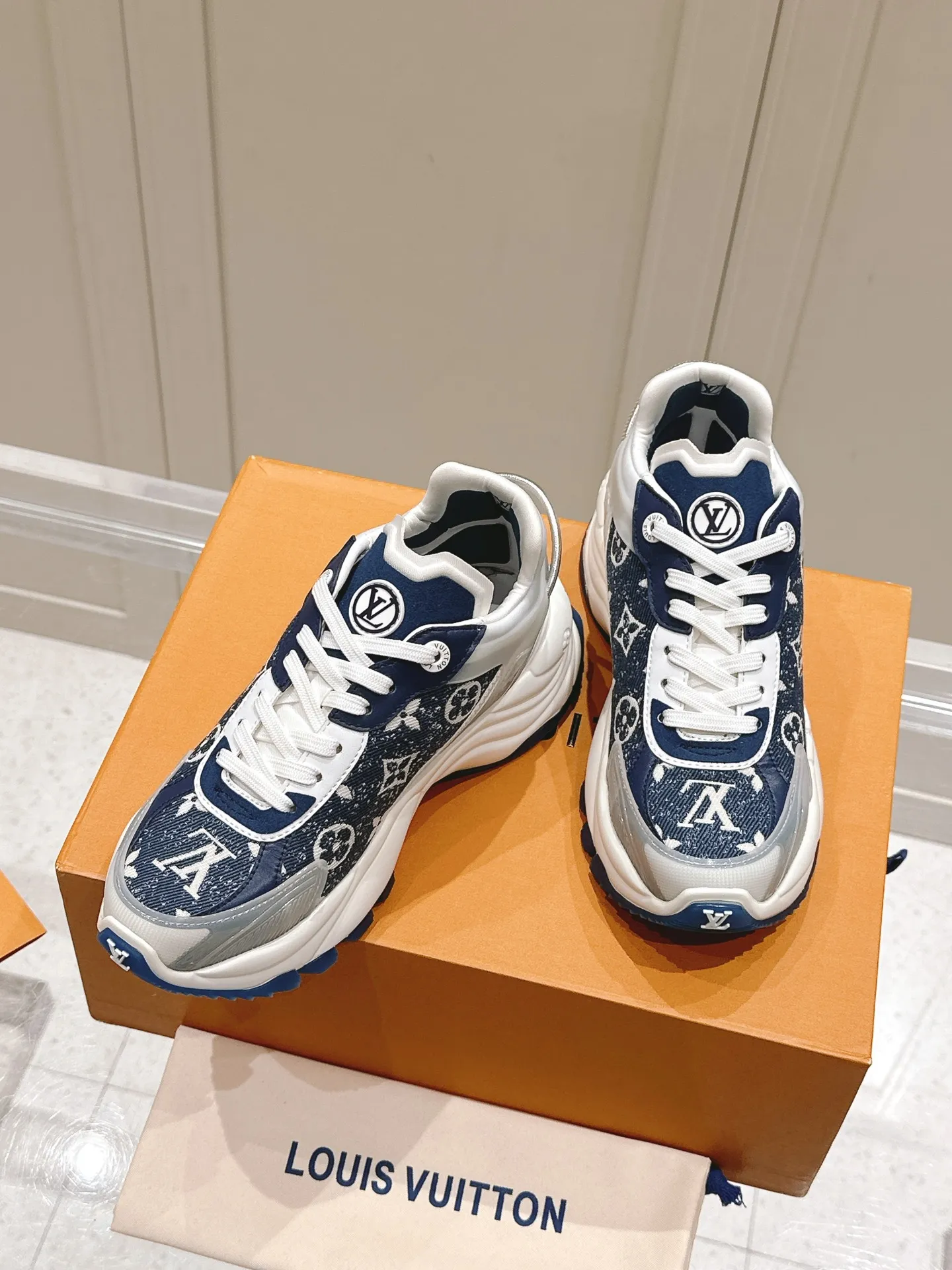 LOUIS VUITTON RUN55 ブルー スニーカー - 画像 (6)