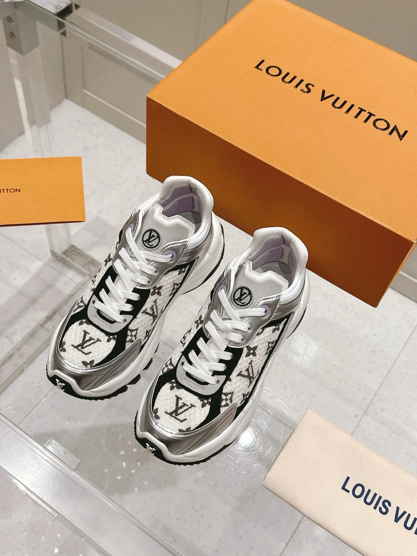 LOUIS VUITTON RUN 55 シルバー - 画像 (3)