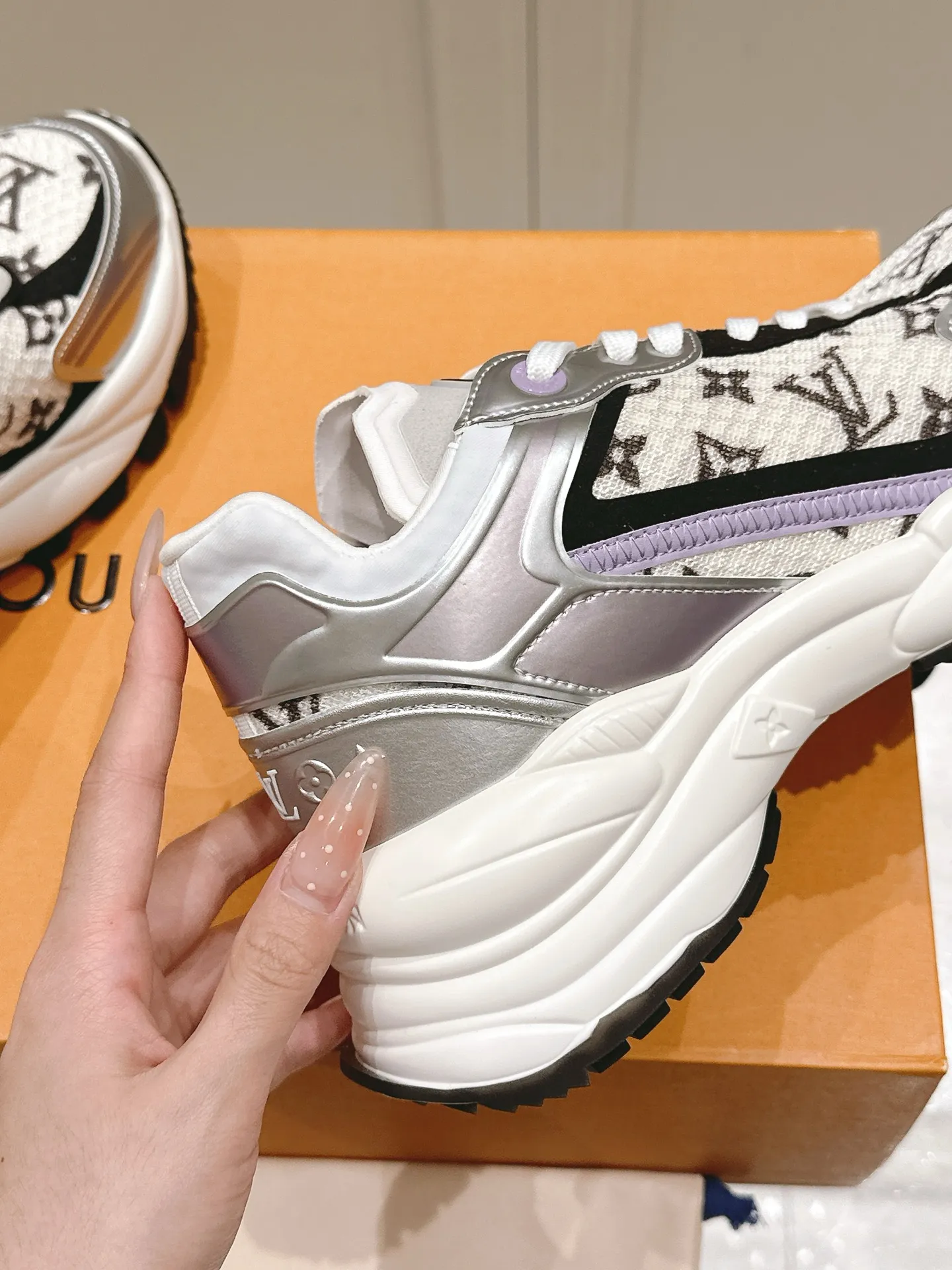 LOUIS VUITTON RUN 55 シルバー - 画像 (8)