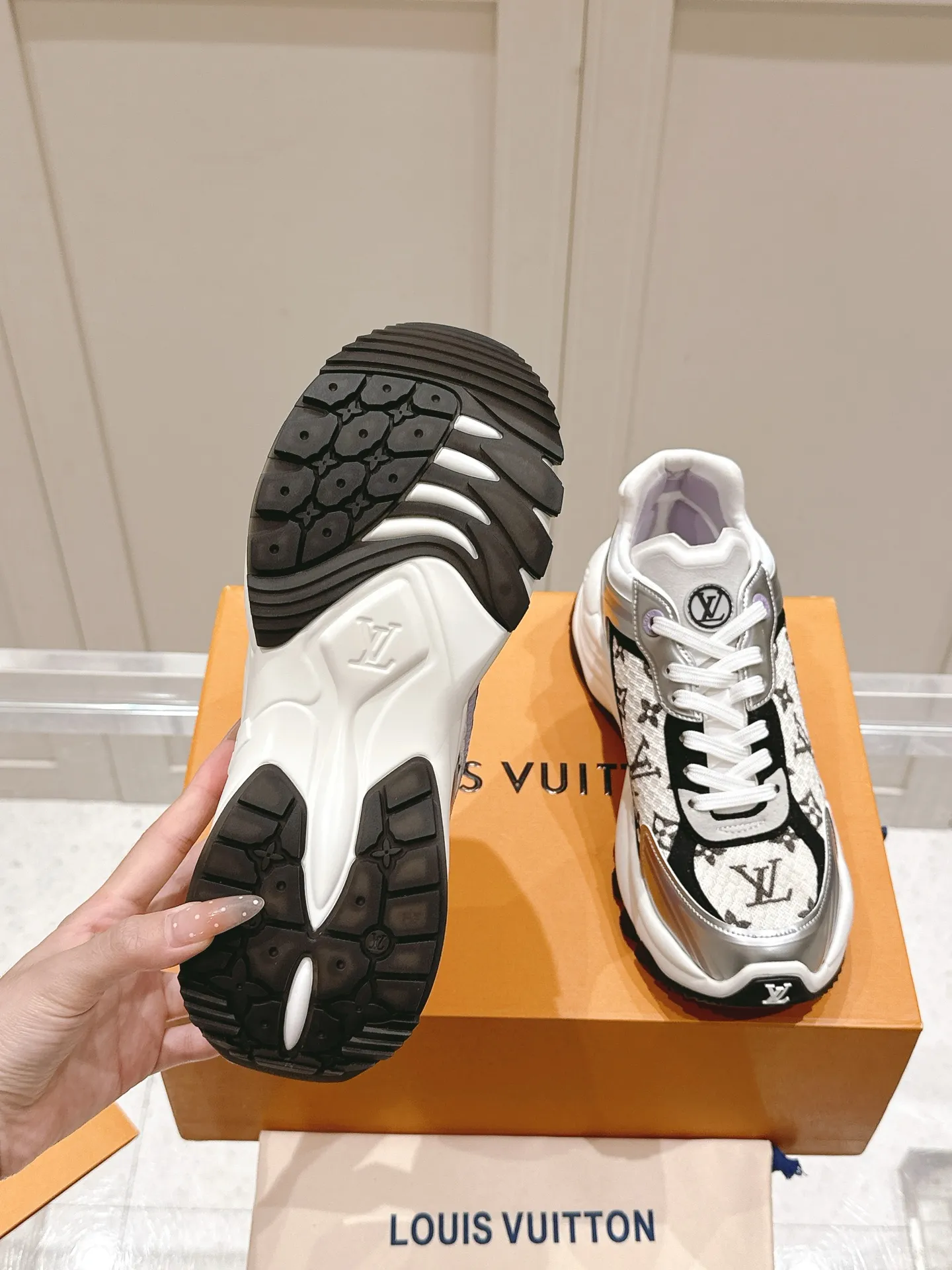 LOUIS VUITTON RUN 55 シルバー - 画像 (10)