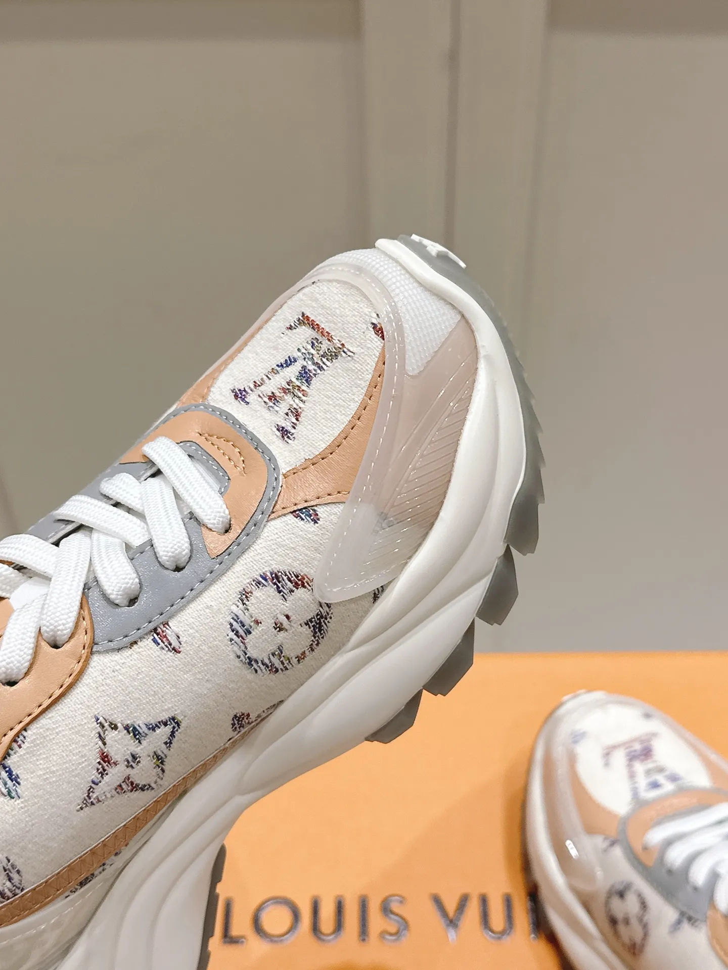 LOUIS VUITTON RUN 55 ベージュ スニーカー - 画像 (7)