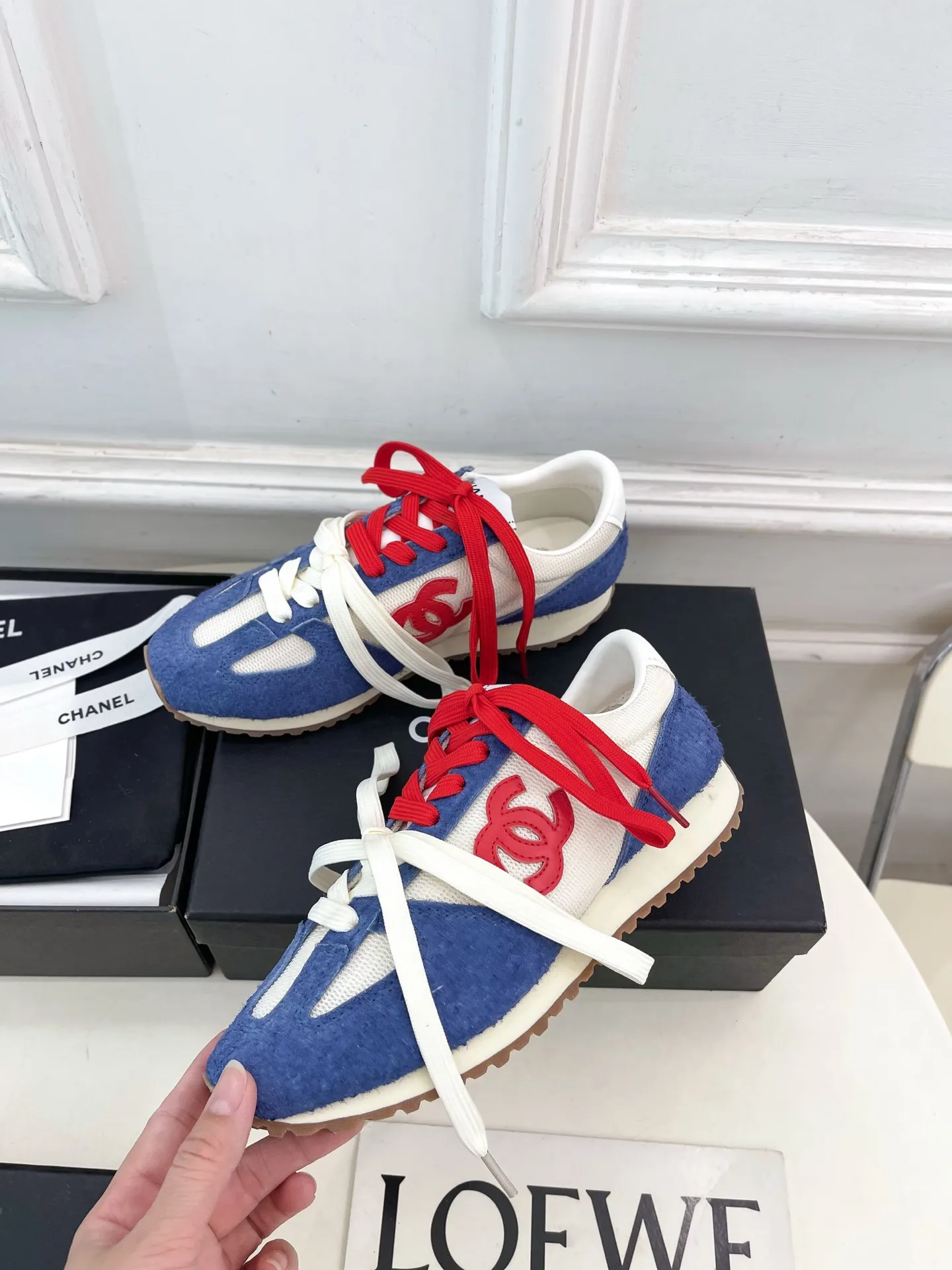 CHANEL 2025春夏新作ブルーレッドスニーカー - 画像 (4)