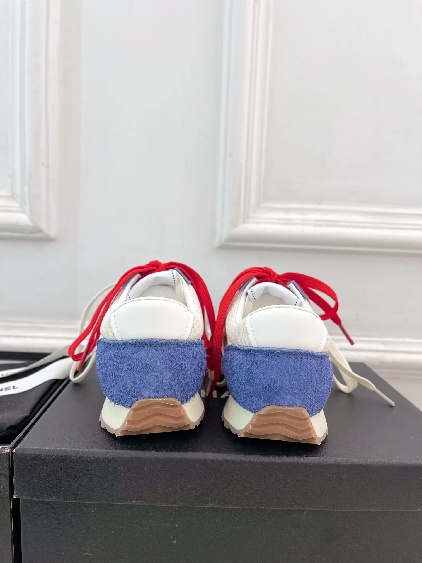 CHANEL 2025春夏新作ブルーレッドスニーカー - 画像 (8)