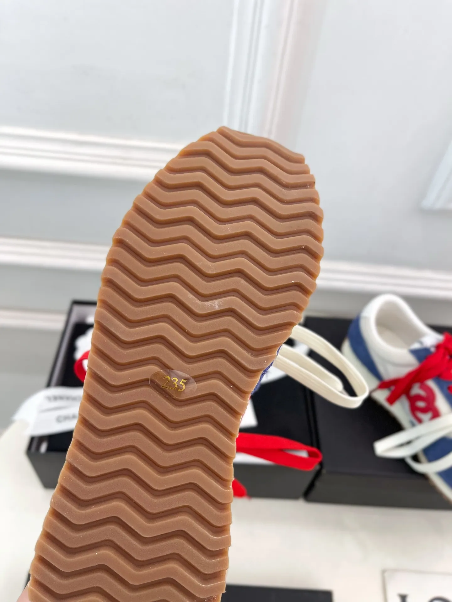 CHANEL 2025春夏新作ブルーレッドスニーカー - 画像 (10)