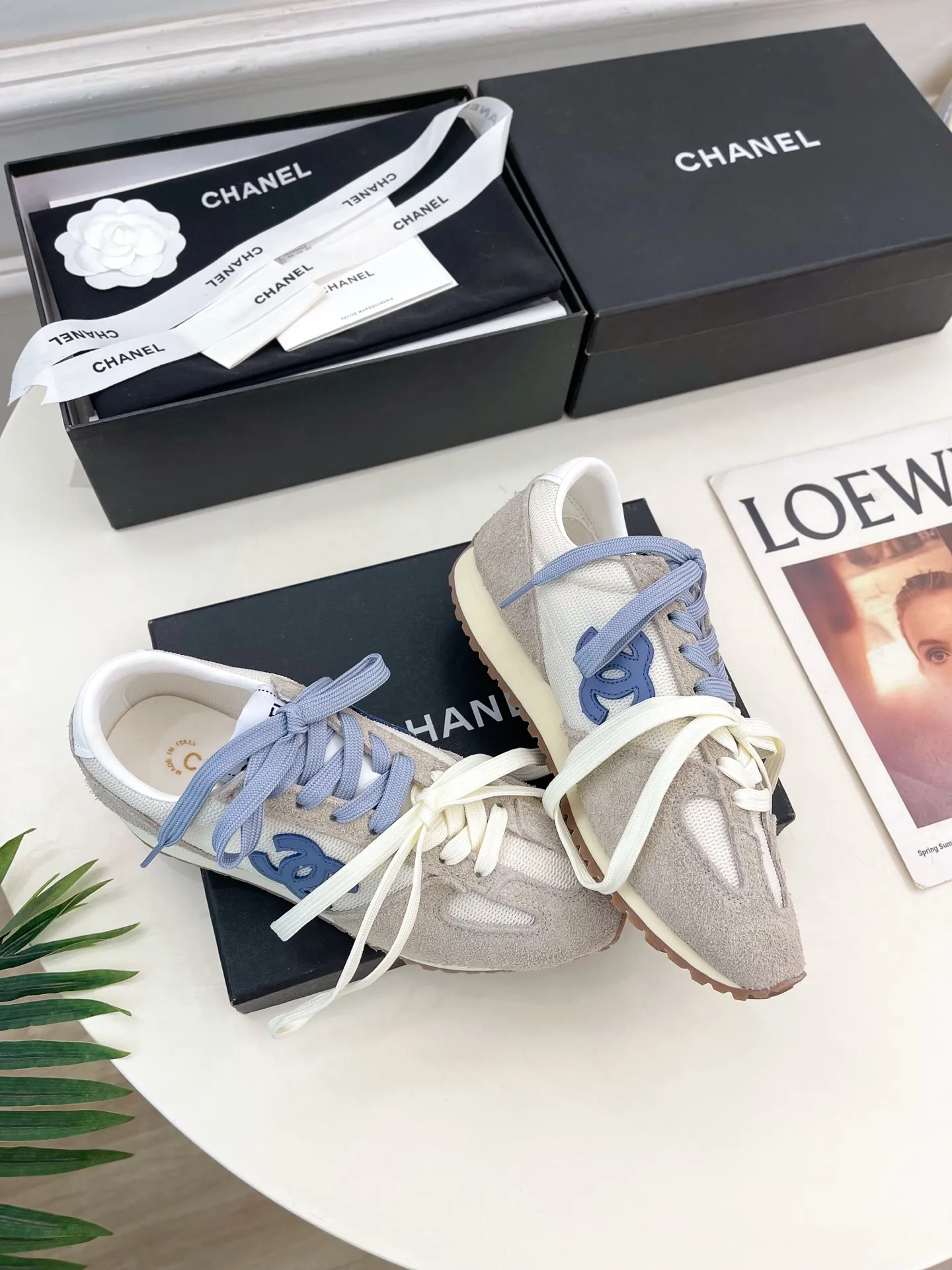 CHANEL 2025春夏新品ブルーとベージュスニーカー - 画像 (5)