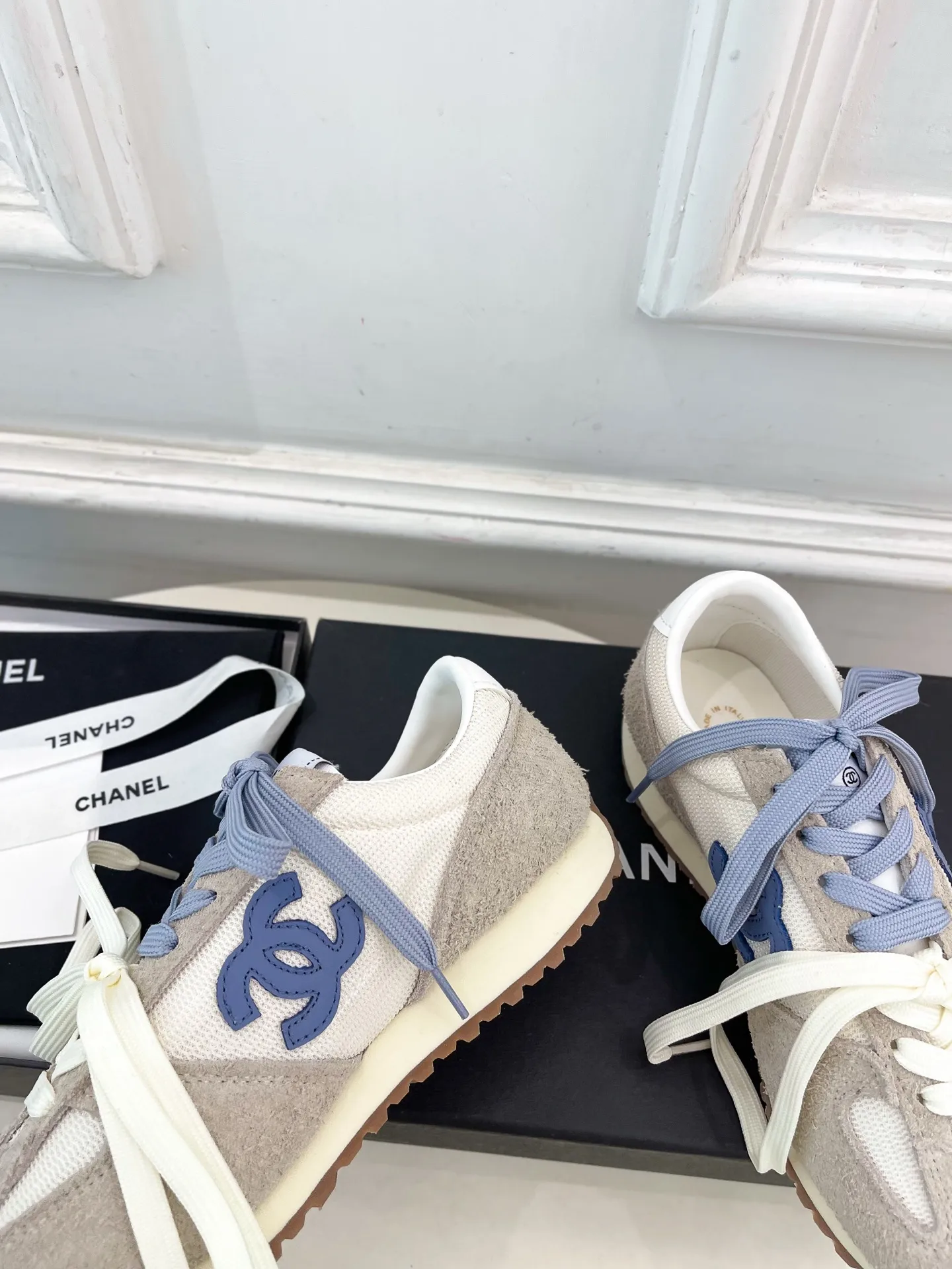 CHANEL 2025春夏新品ブルーとベージュスニーカー - 画像 (7)