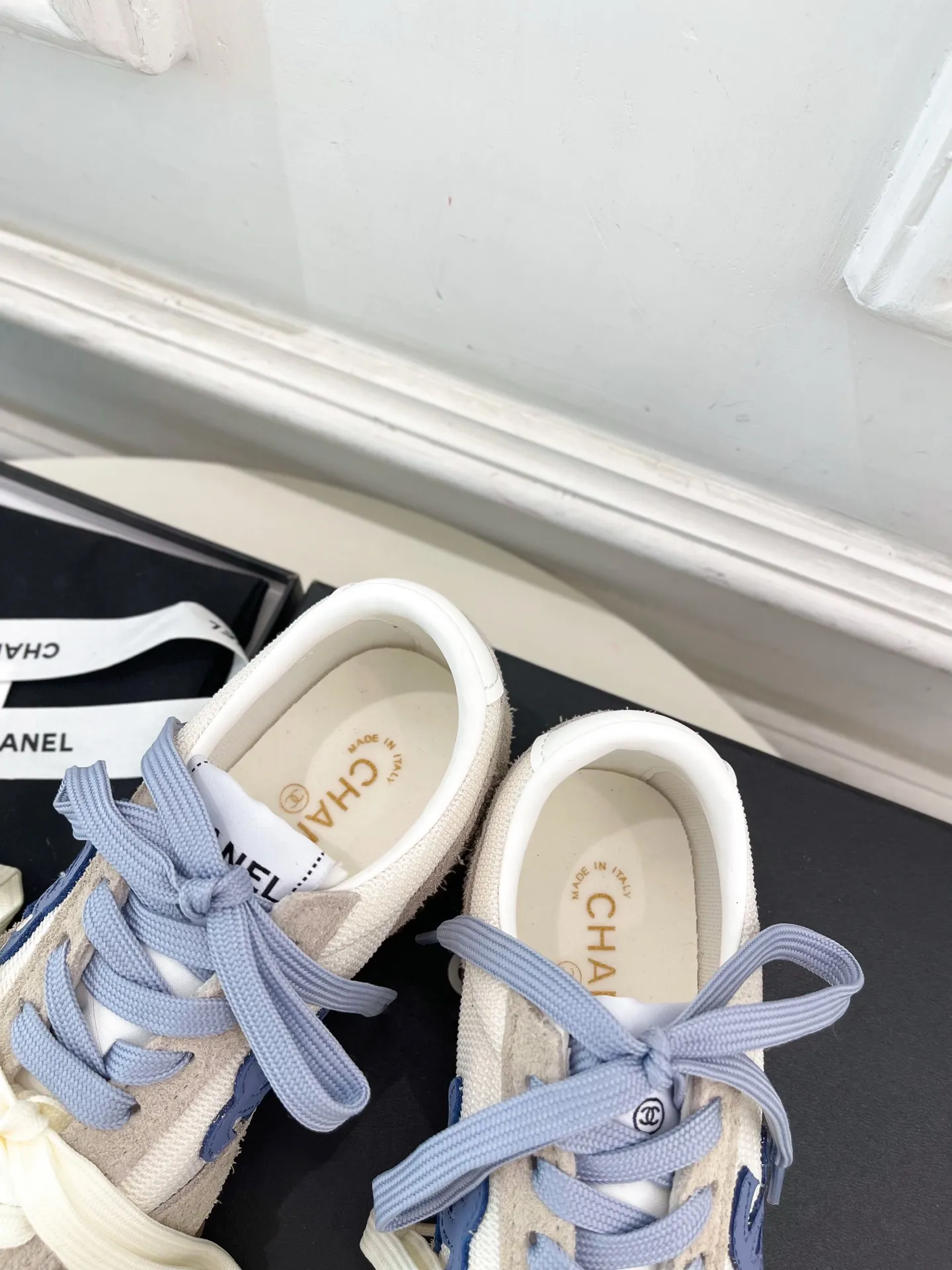CHANEL 2025春夏新品ブルーとベージュスニーカー - 画像 (8)