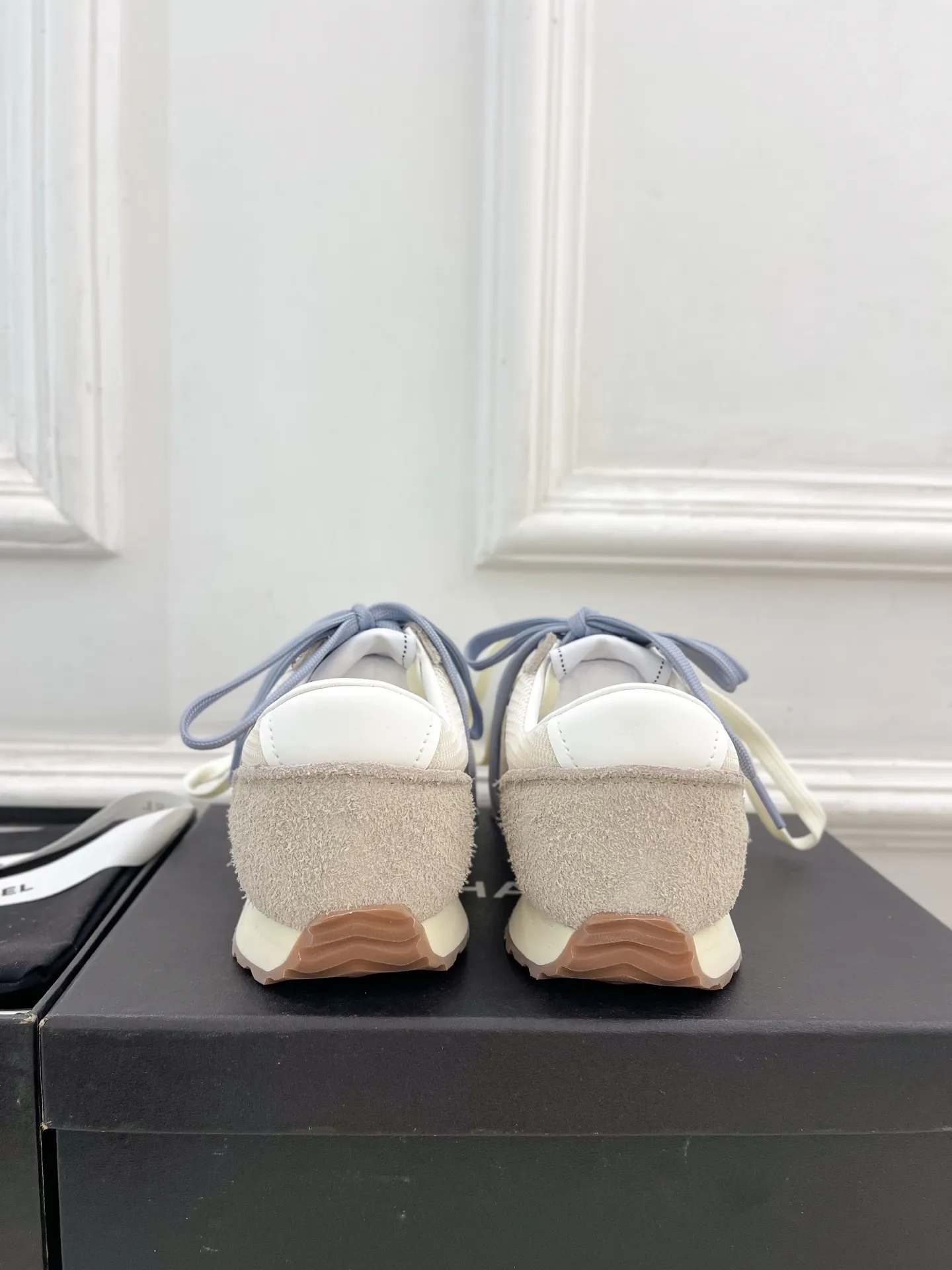 CHANEL 2025春夏新品ブルーとベージュスニーカー - 画像 (9)