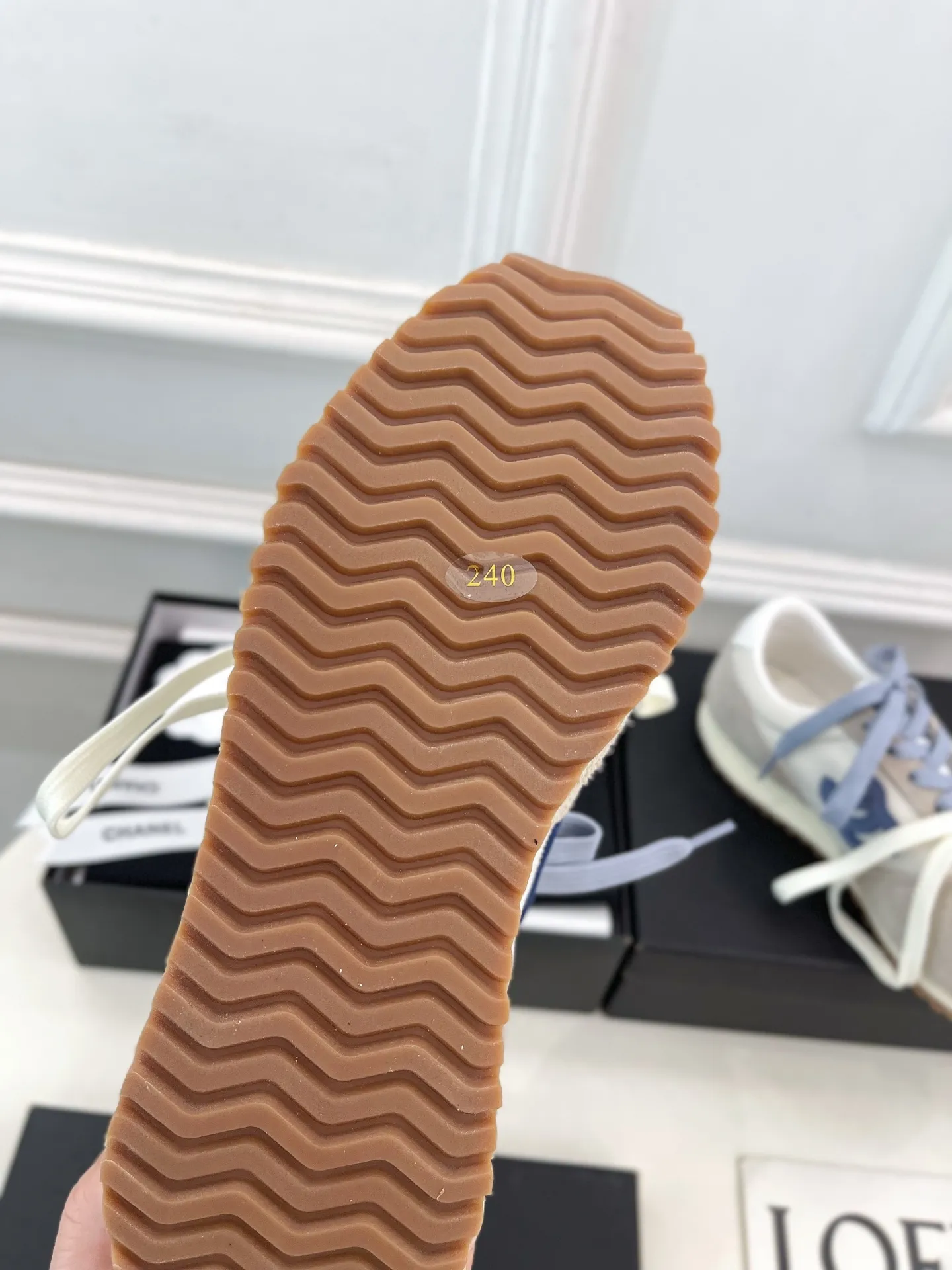 CHANEL 2025春夏新品ブルーとベージュスニーカー - 画像 (10)