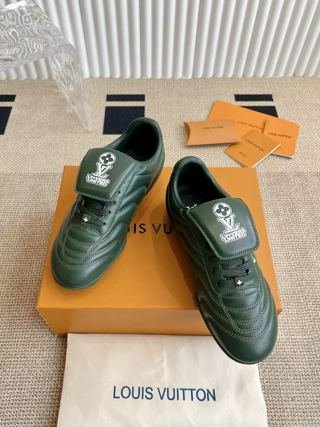 LOUIS VUITTON 緑 フットボールシューズ - 画像 (4)