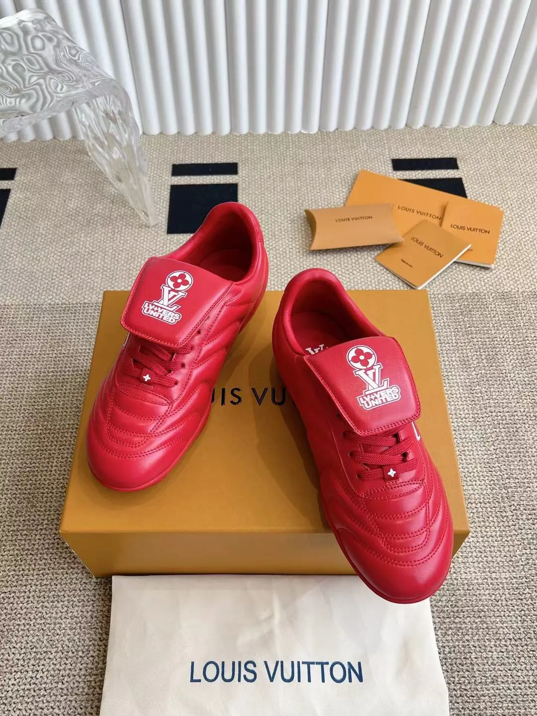 LOUIS VUITTON レッドサッカー靴 - 画像 (4)