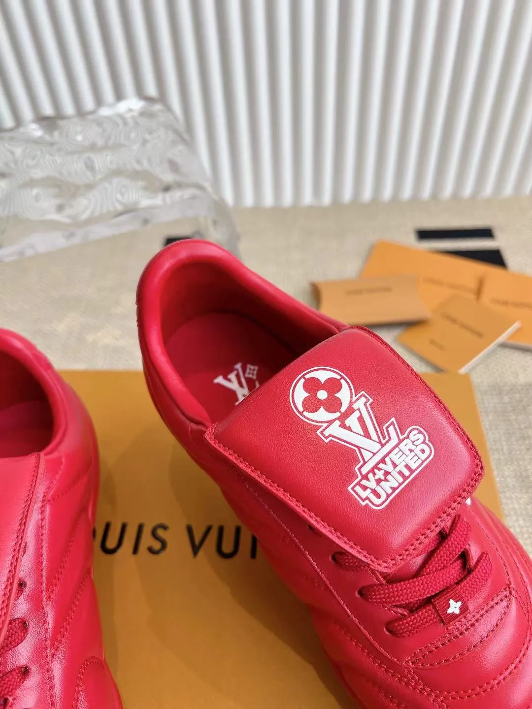 LOUIS VUITTON レッドサッカー靴 - 画像 (10)