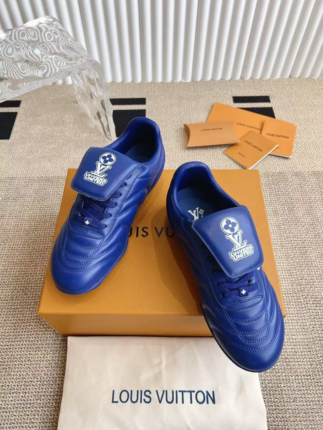 LOUIS VUITTON 青 フットボールシューズ - 画像 (4)