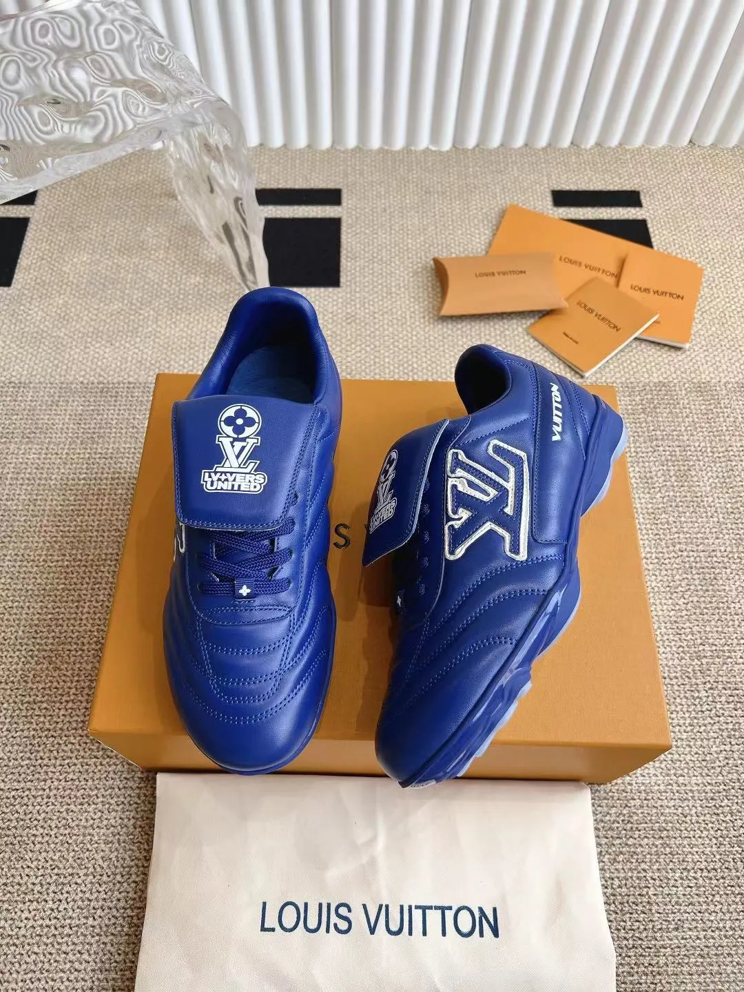 LOUIS VUITTON 青 フットボールシューズ - 画像 (5)
