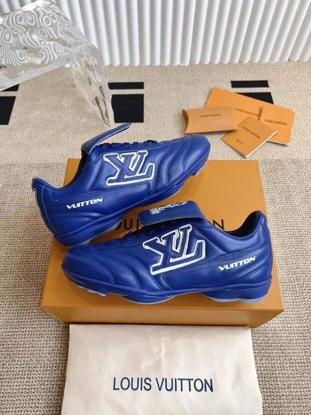 LOUIS VUITTON 青 フットボールシューズ - 画像 (6)