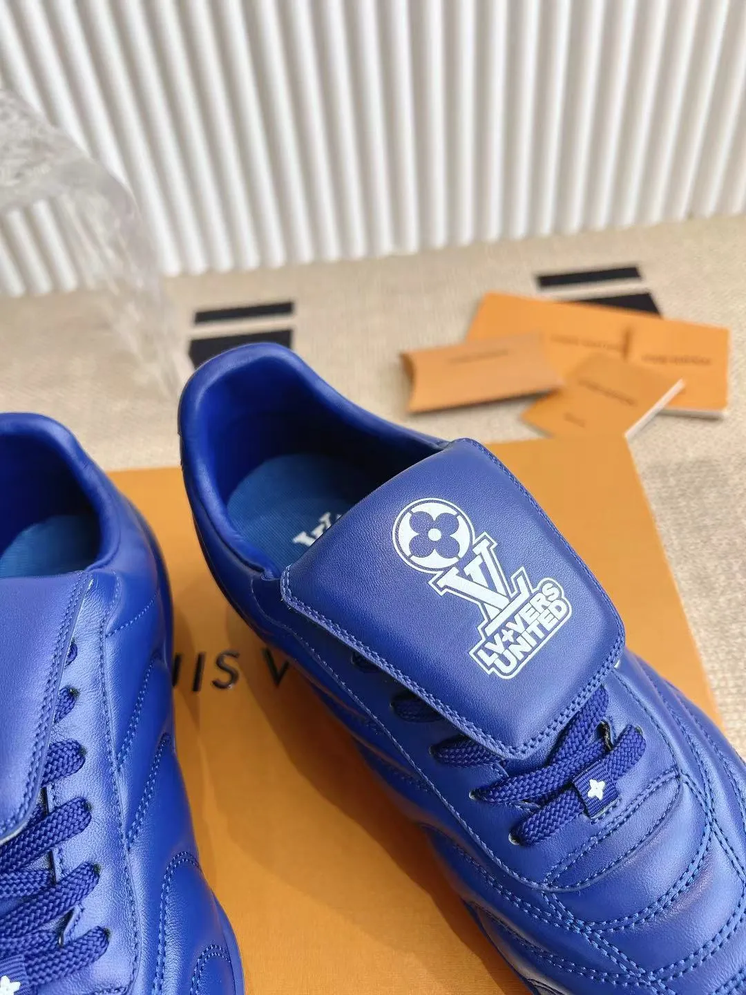 LOUIS VUITTON 青 フットボールシューズ - 画像 (9)