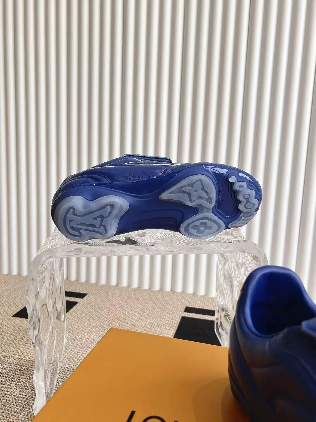 LOUIS VUITTON 青 フットボールシューズ - 画像 (10)