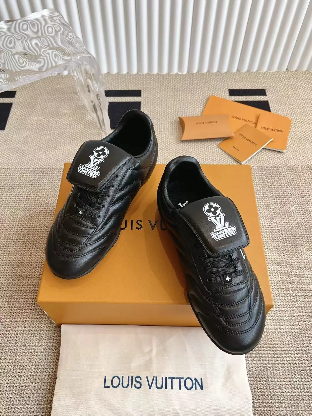 LOUIS VUITTON 黒 フットボールシューズ - 画像 (4)