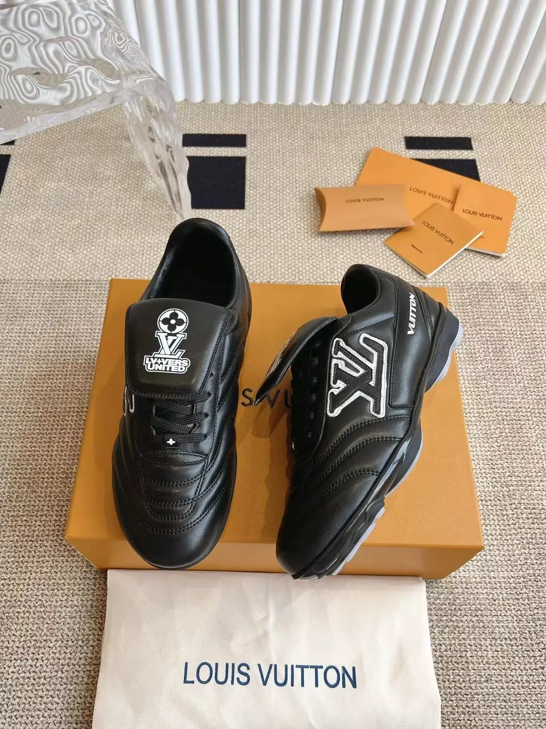 LOUIS VUITTON 黒 フットボールシューズ - 画像 (5)