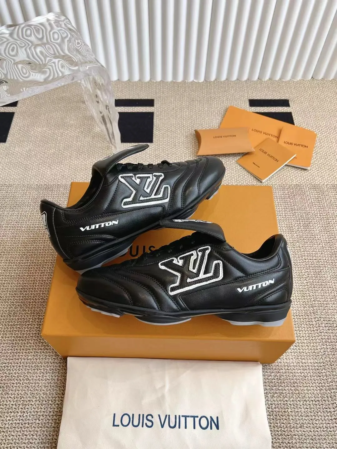 LOUIS VUITTON 黒 フットボールシューズ - 画像 (6)