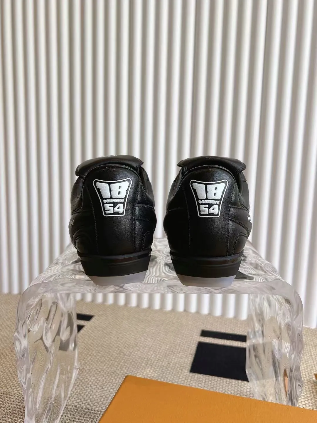 LOUIS VUITTON 黒 フットボールシューズ - 画像 (7)