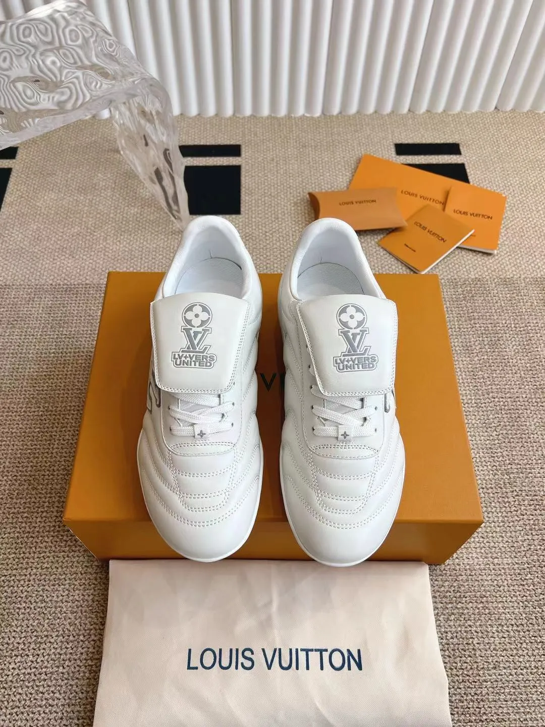 LOUIS VUITTON 白 サッカーシューズ - 画像 (3)