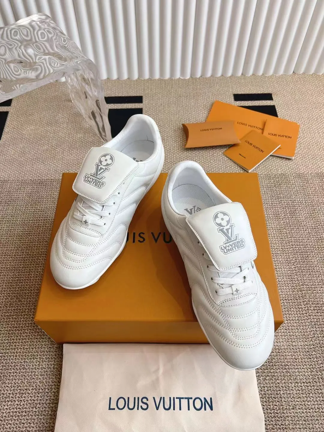 LOUIS VUITTON 白 サッカーシューズ - 画像 (4)