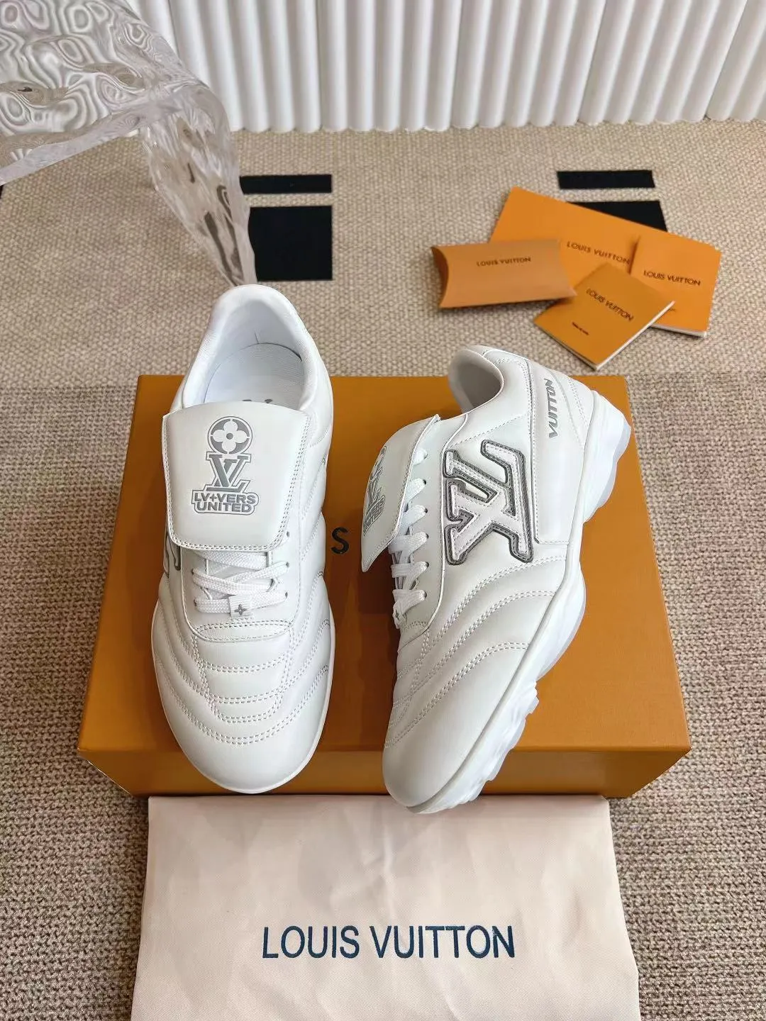 LOUIS VUITTON 白 サッカーシューズ - 画像 (5)