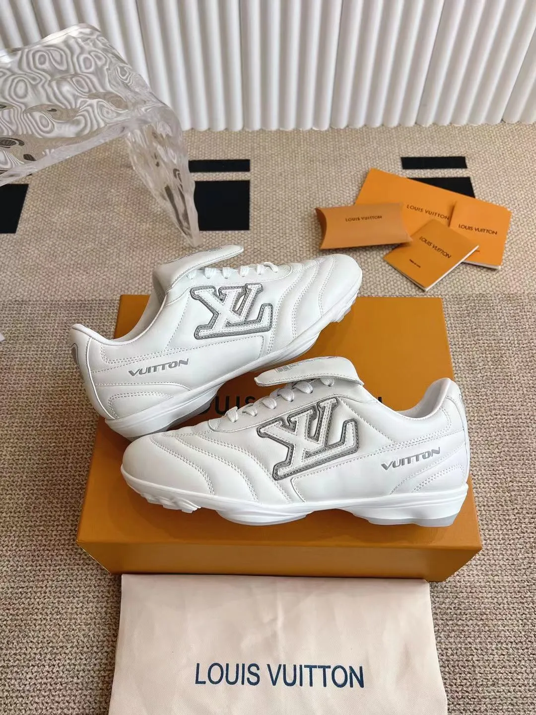 LOUIS VUITTON 白 サッカーシューズ - 画像 (6)