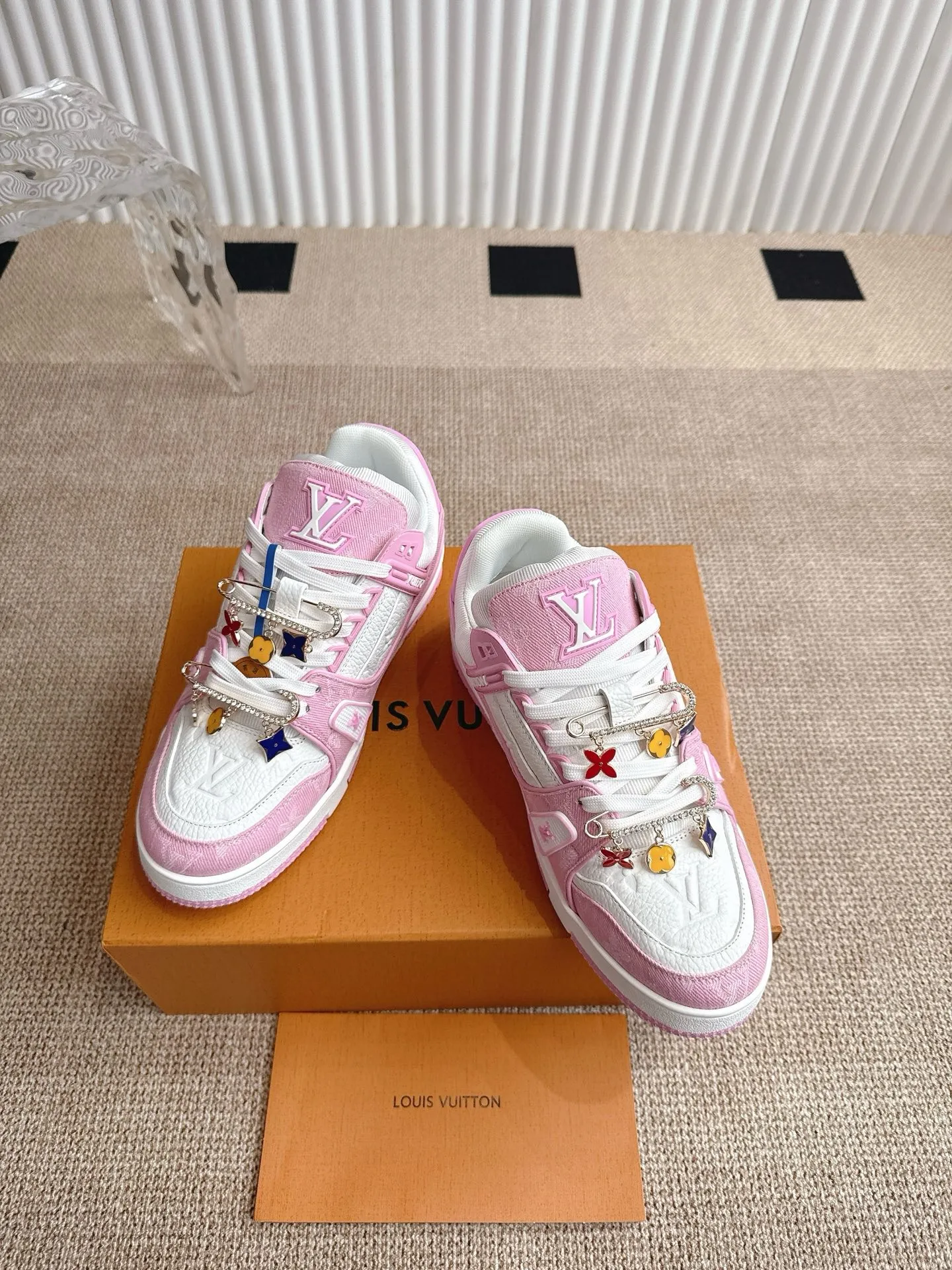 Louis Vuitton ピンク LV Trainer - 画像 (4)