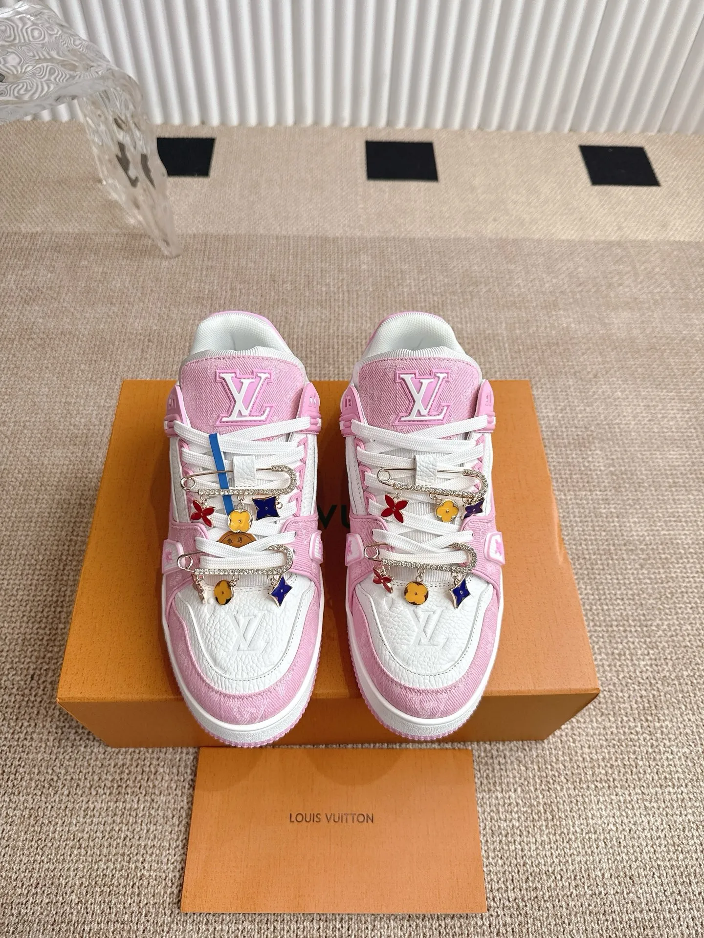 Louis Vuitton ピンク LV Trainer - 画像 (3)