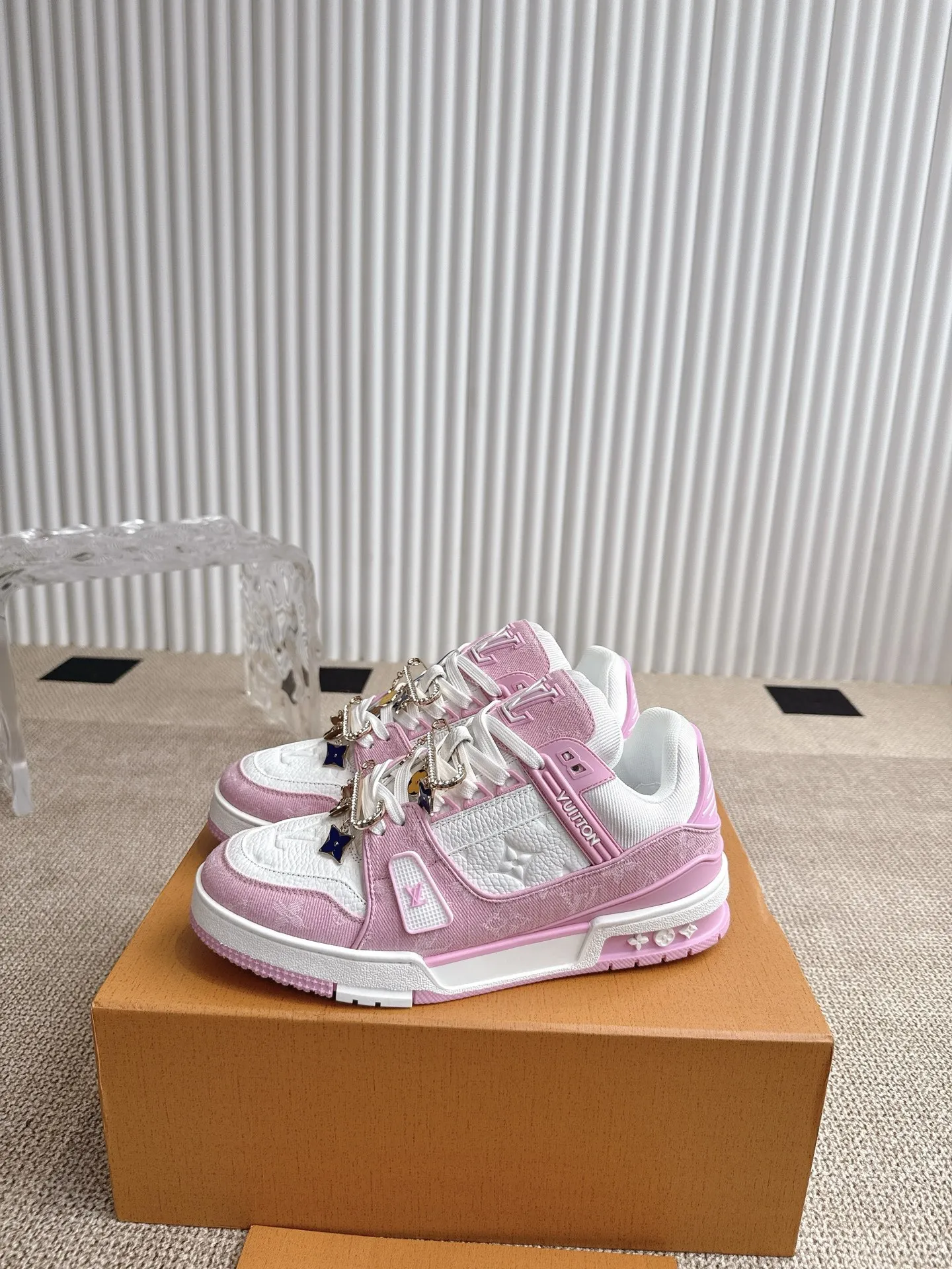 Louis Vuitton ピンク LV Trainer