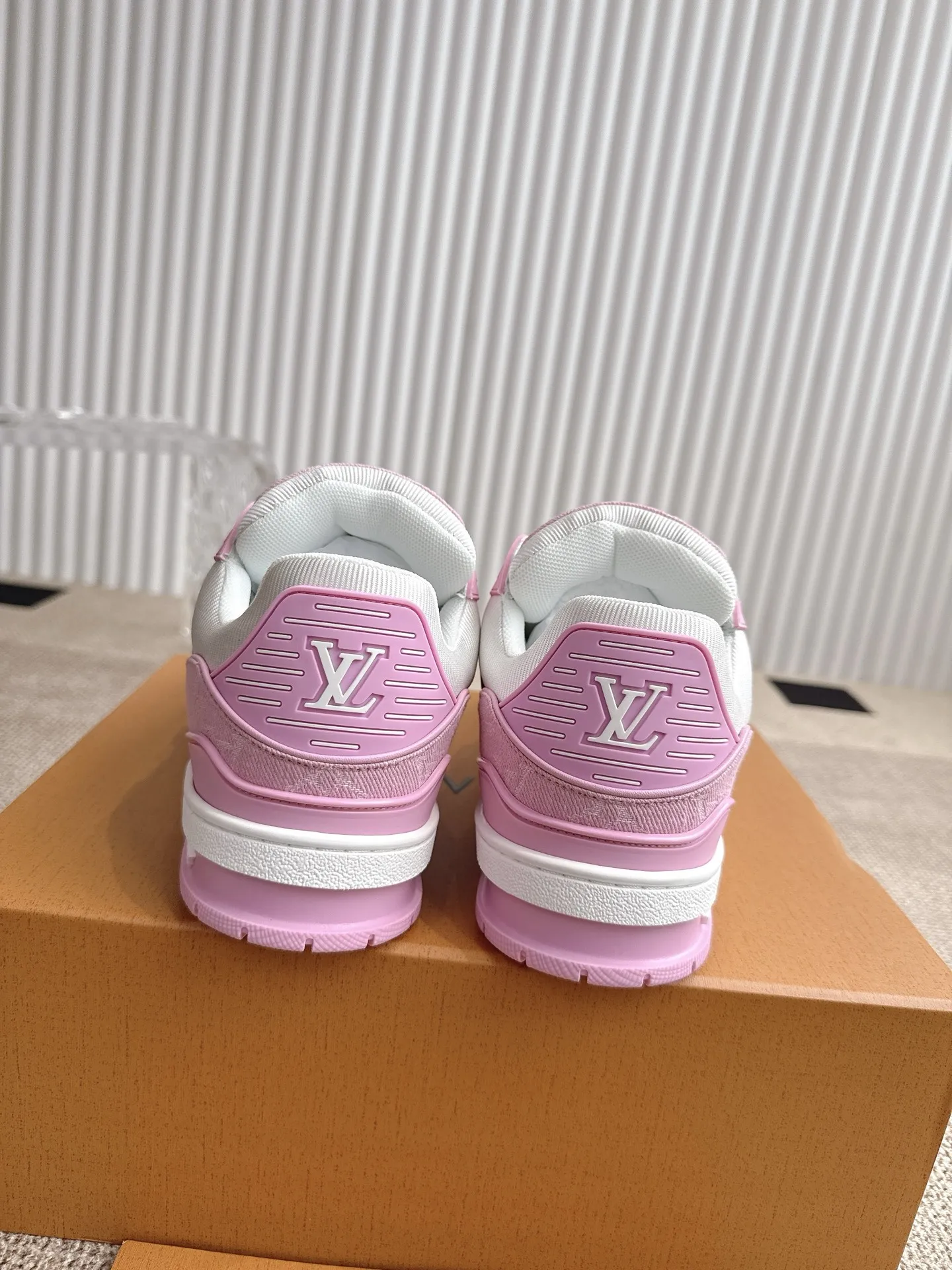 Louis Vuitton ピンク LV Trainer - 画像 (9)