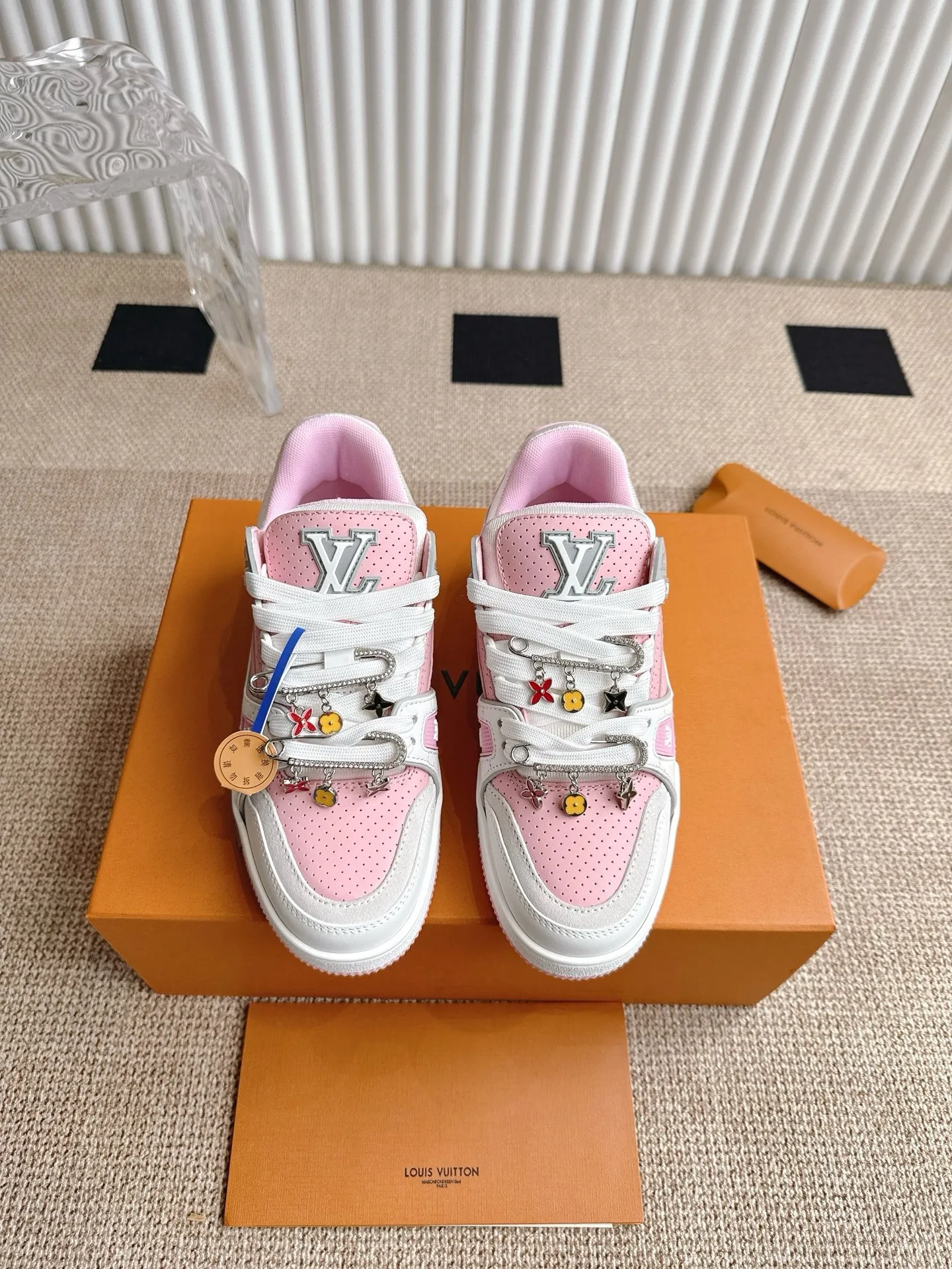 Louis Vuitton ピンク LV Trainer - 画像 (3)