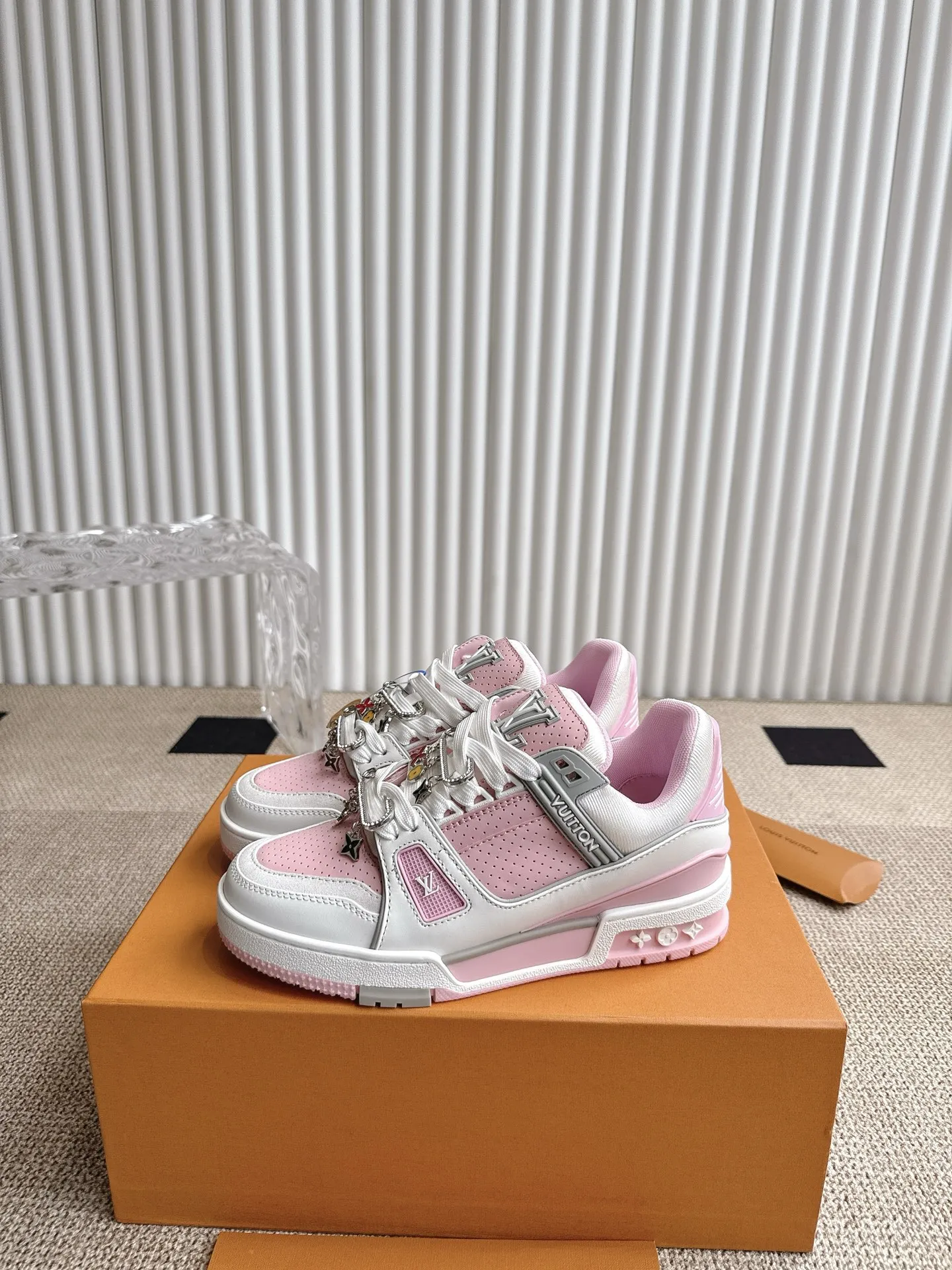 Louis Vuitton ピンク LV Trainer