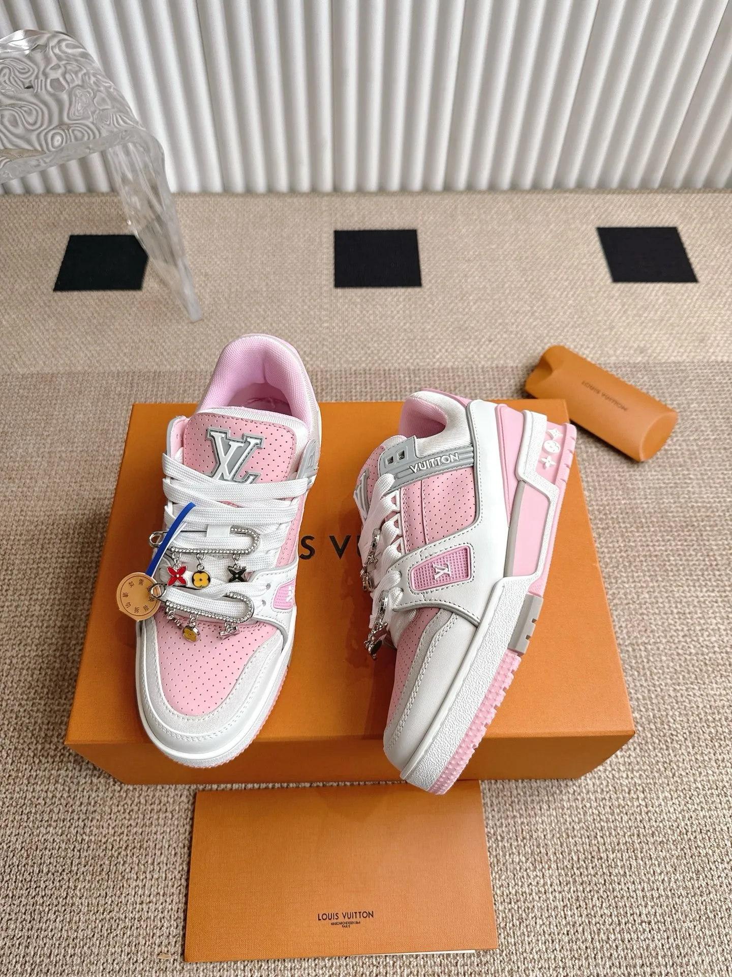 Louis Vuitton ピンク LV Trainer - 画像 (4)