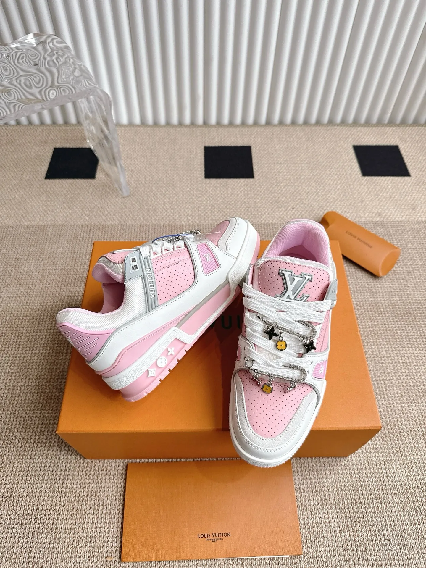 Louis Vuitton ピンク LV Trainer - 画像 (5)