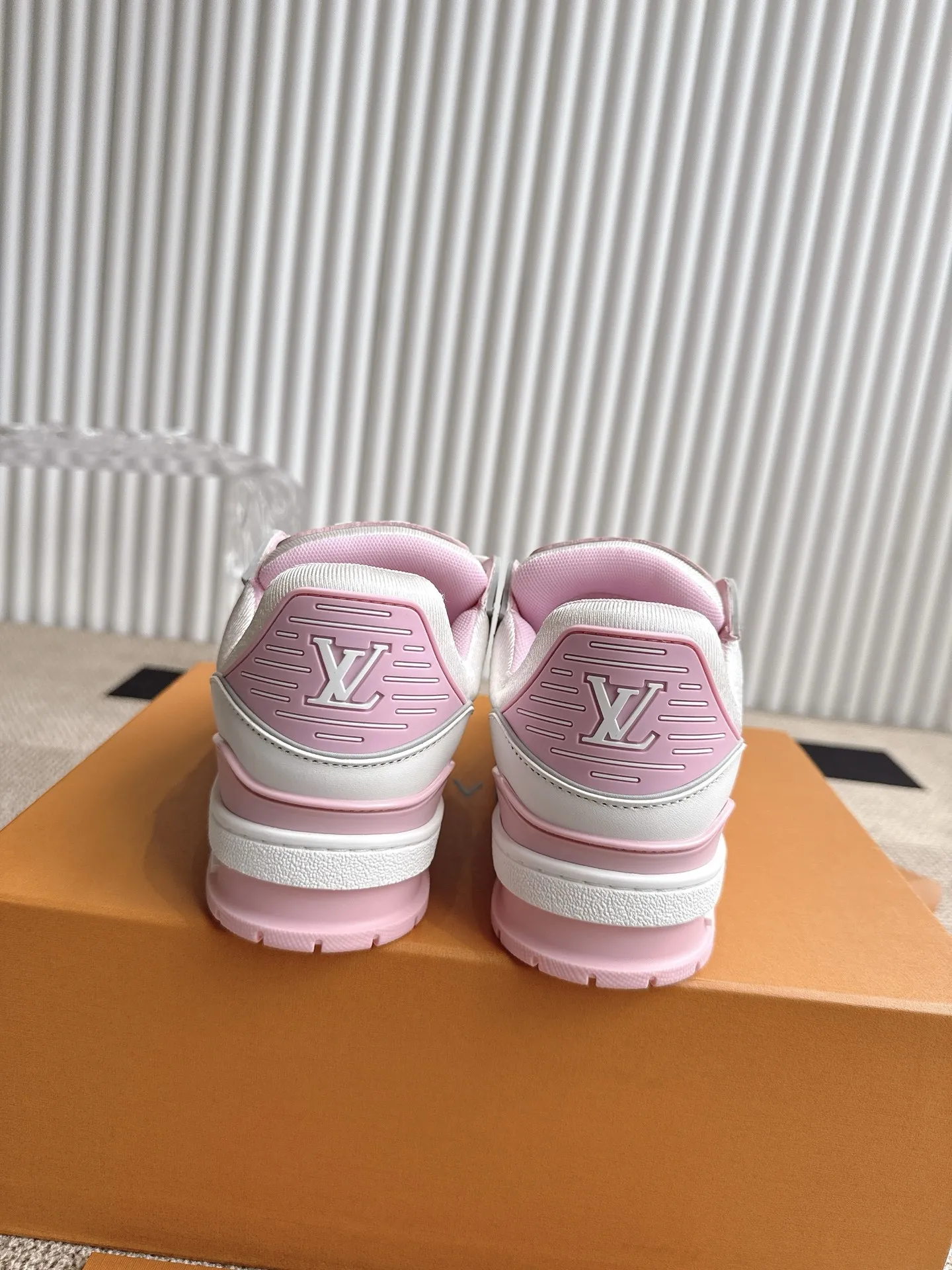 Louis Vuitton ピンク LV Trainer - 画像 (7)
