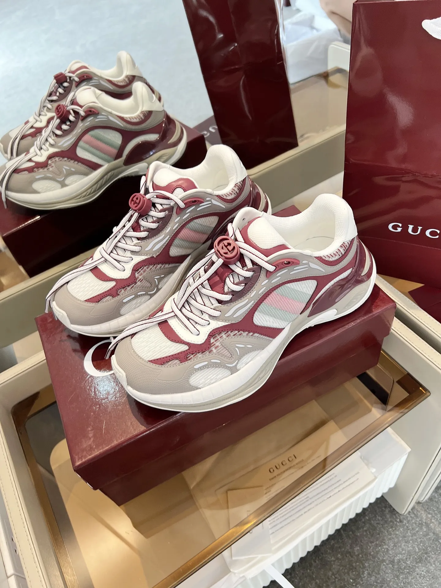 Gucci 2.0 スニーカー レッド クラシックストライプ - 画像 (3)
