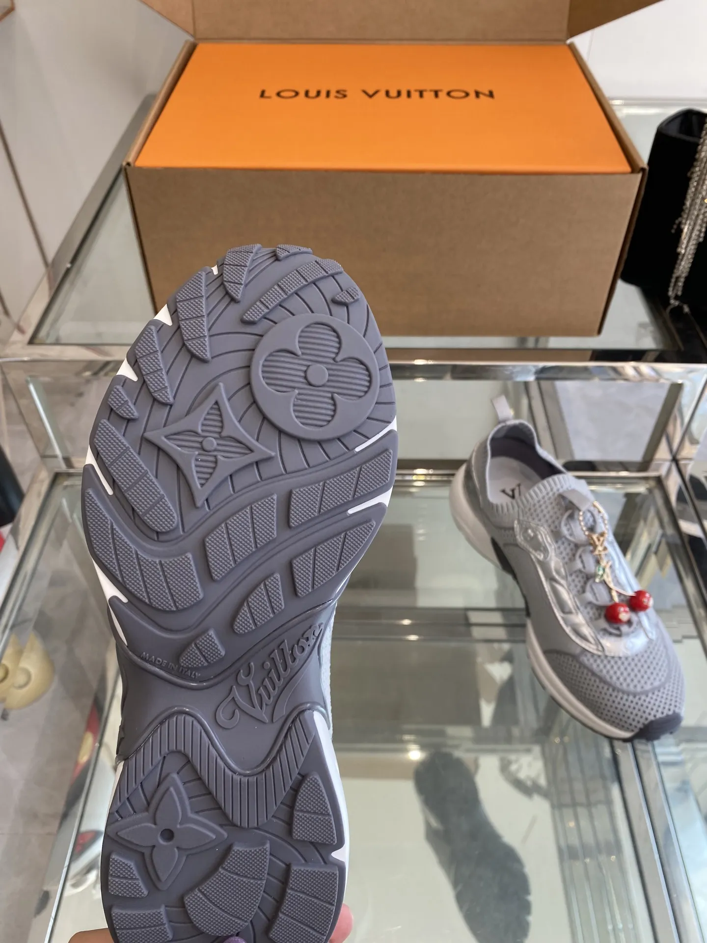 LOUIS VUITTON グレー ソックスシューズ - 画像 (6)