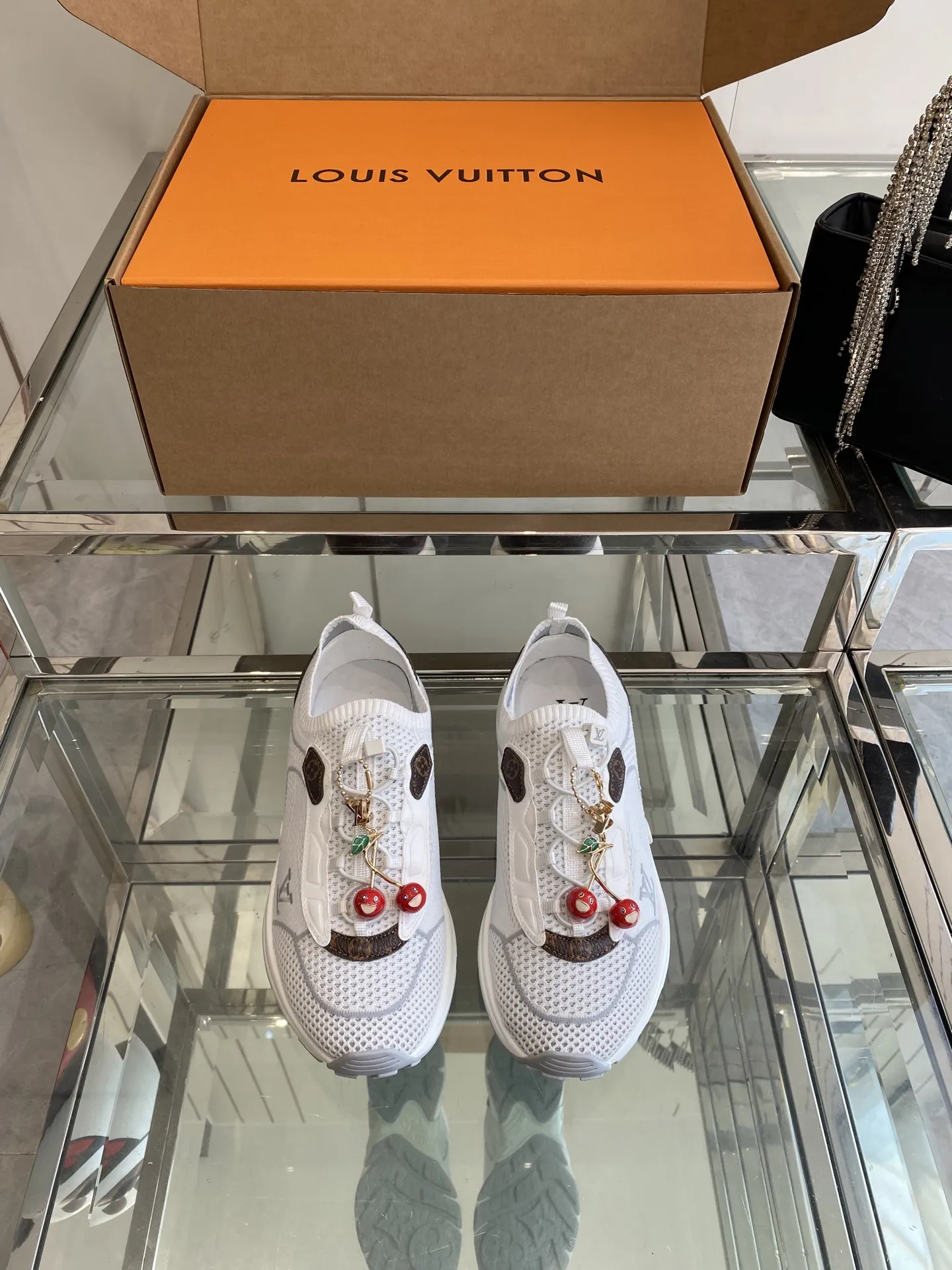 LOUIS VUITTON 白 ソックスシューズ - 画像 (3)