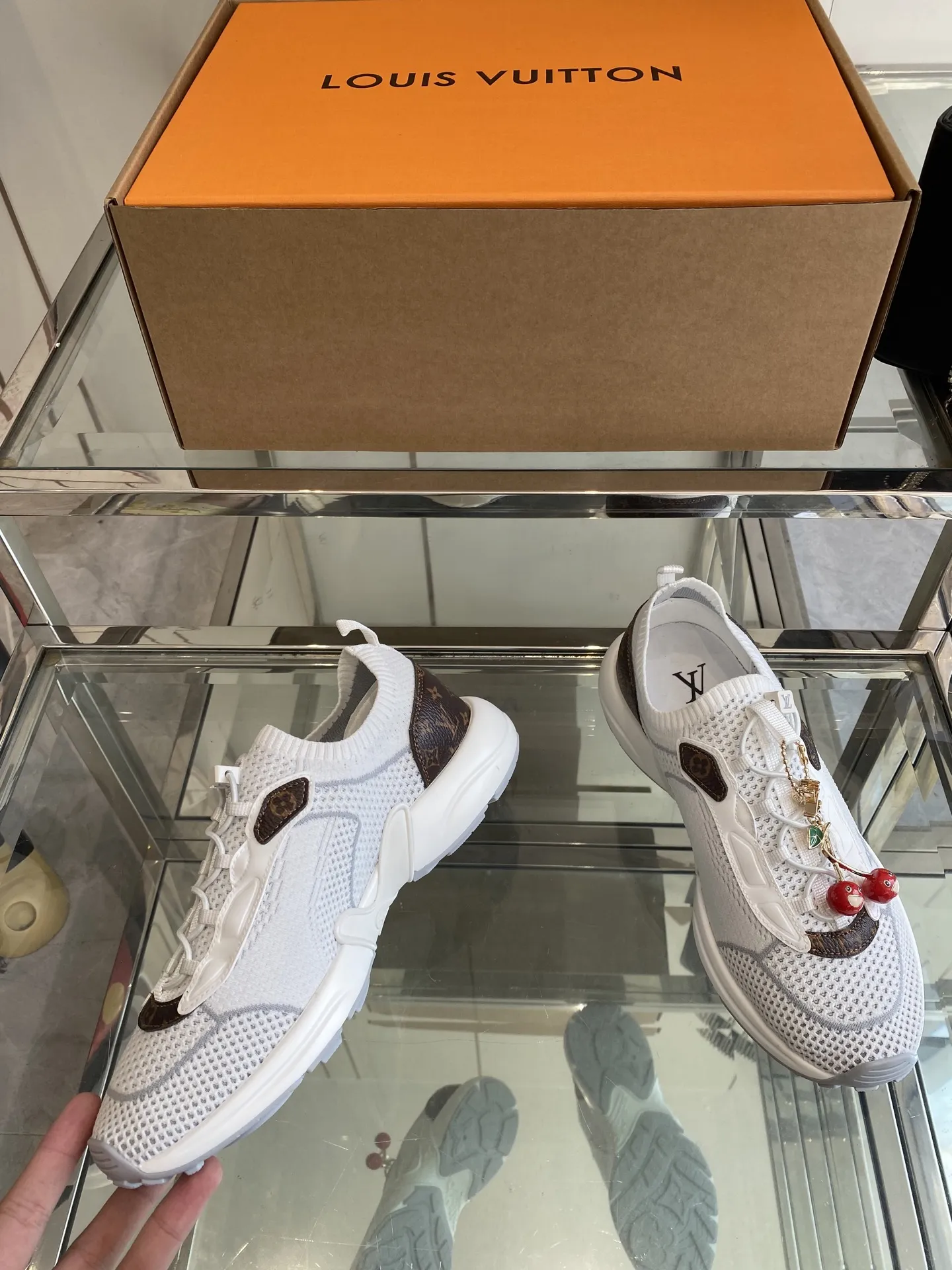 LOUIS VUITTON 白 ソックスシューズ - 画像 (4)