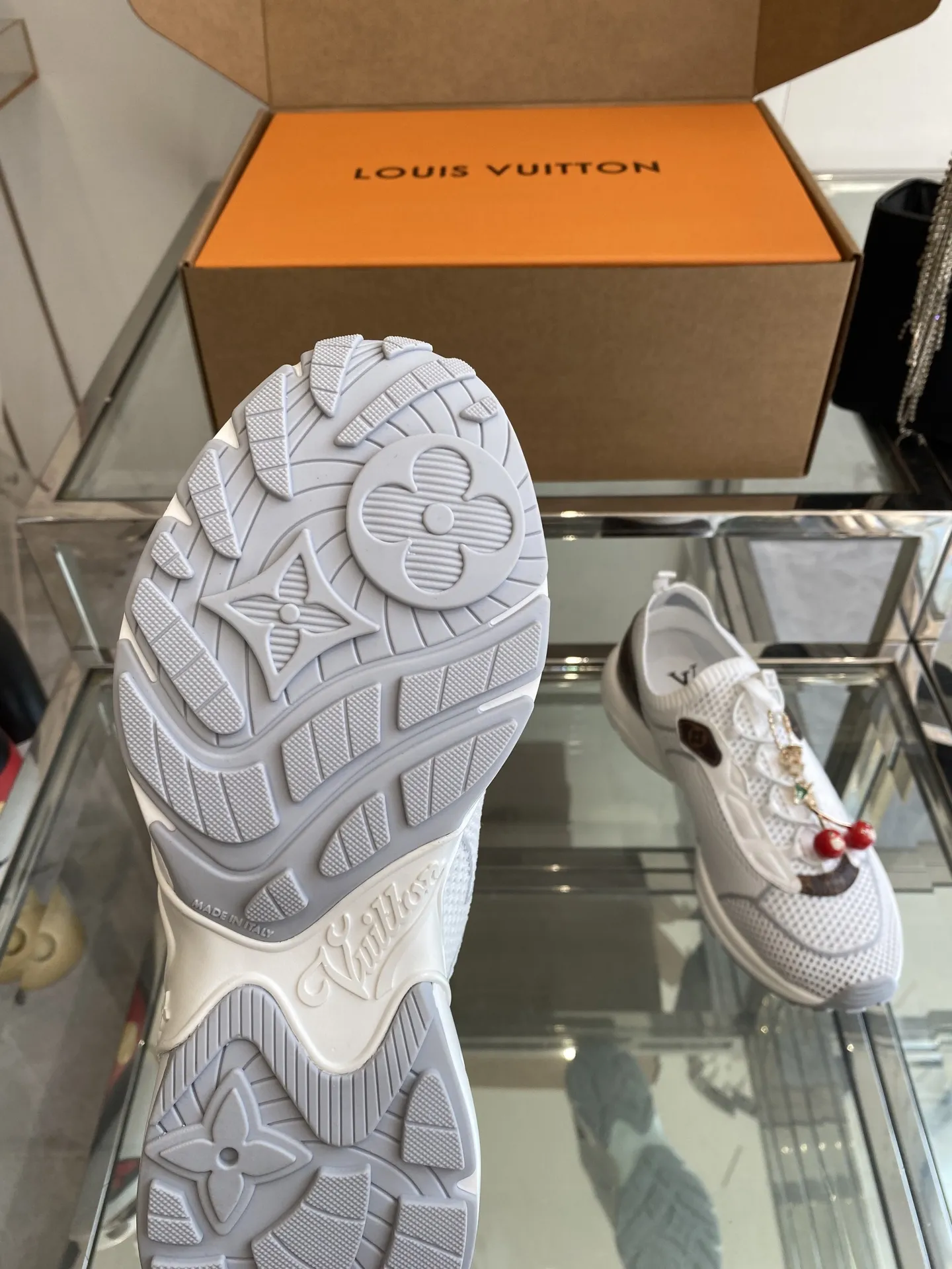 LOUIS VUITTON 白 ソックスシューズ - 画像 (6)