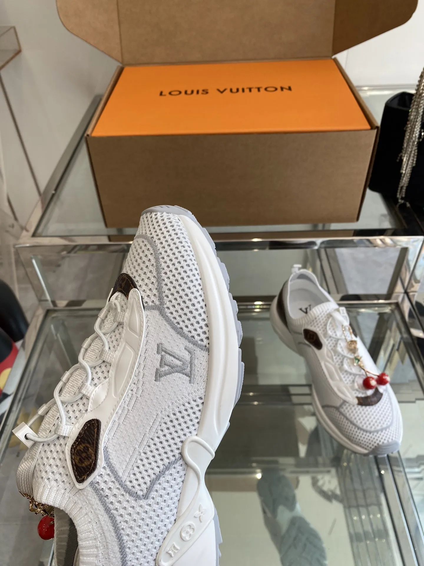 LOUIS VUITTON 白 ソックスシューズ - 画像 (7)