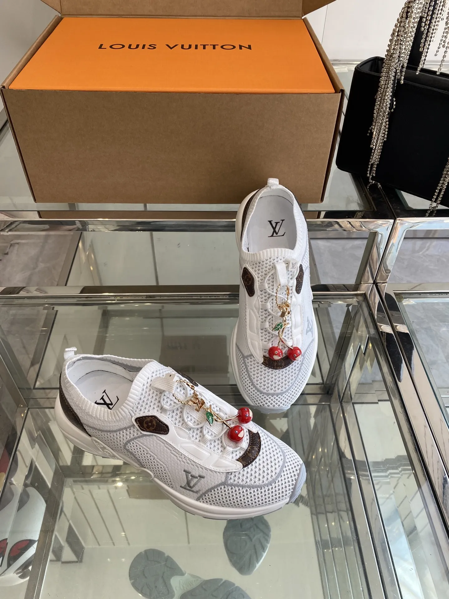 LOUIS VUITTON 白 ソックスシューズ - 画像 (8)