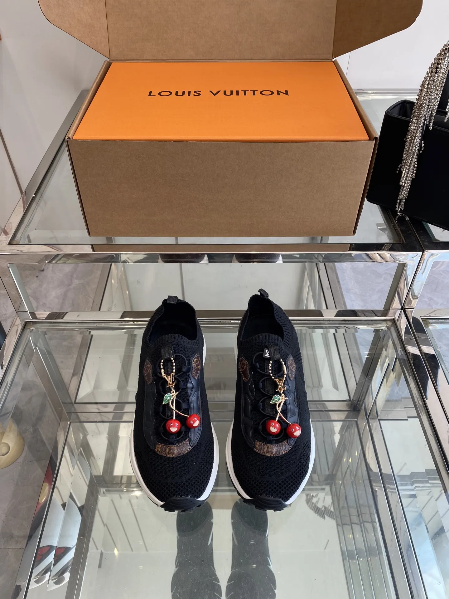 LOUIS VUITTON 黒 ソックスシューズ - 画像 (3)