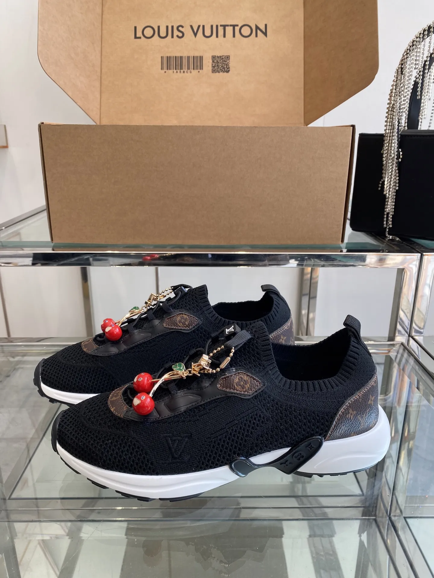 LOUIS VUITTON 黒 ソックスシューズ