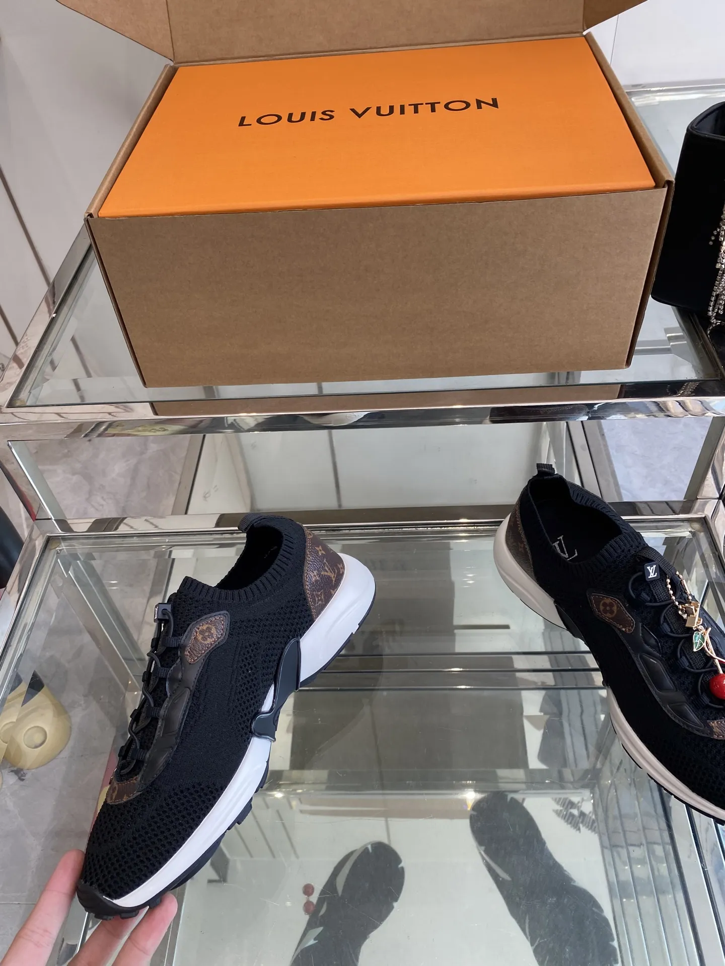 LOUIS VUITTON 黒 ソックスシューズ - 画像 (4)