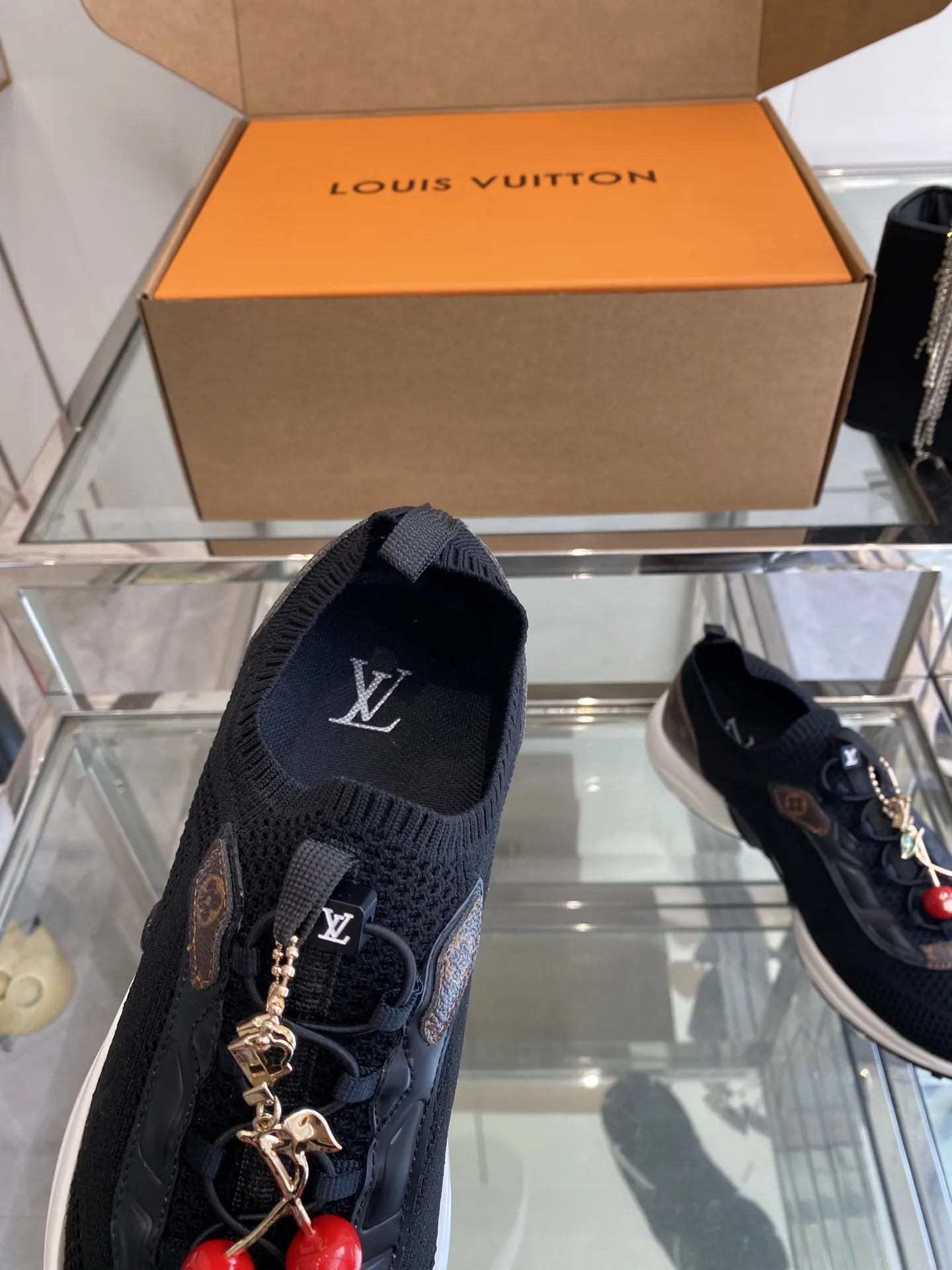 LOUIS VUITTON 黒 ソックスシューズ - 画像 (5)