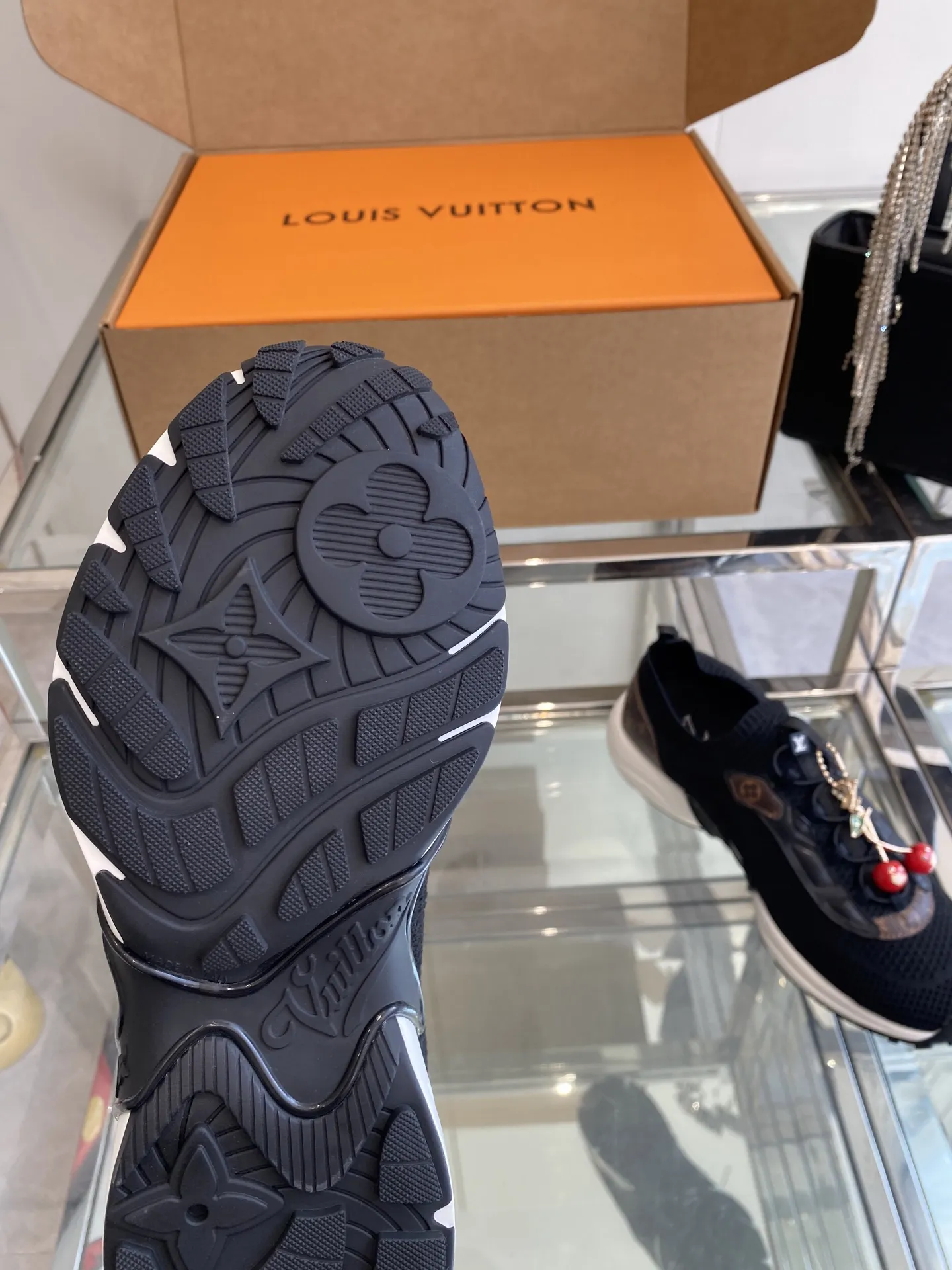 LOUIS VUITTON 黒 ソックスシューズ - 画像 (6)
